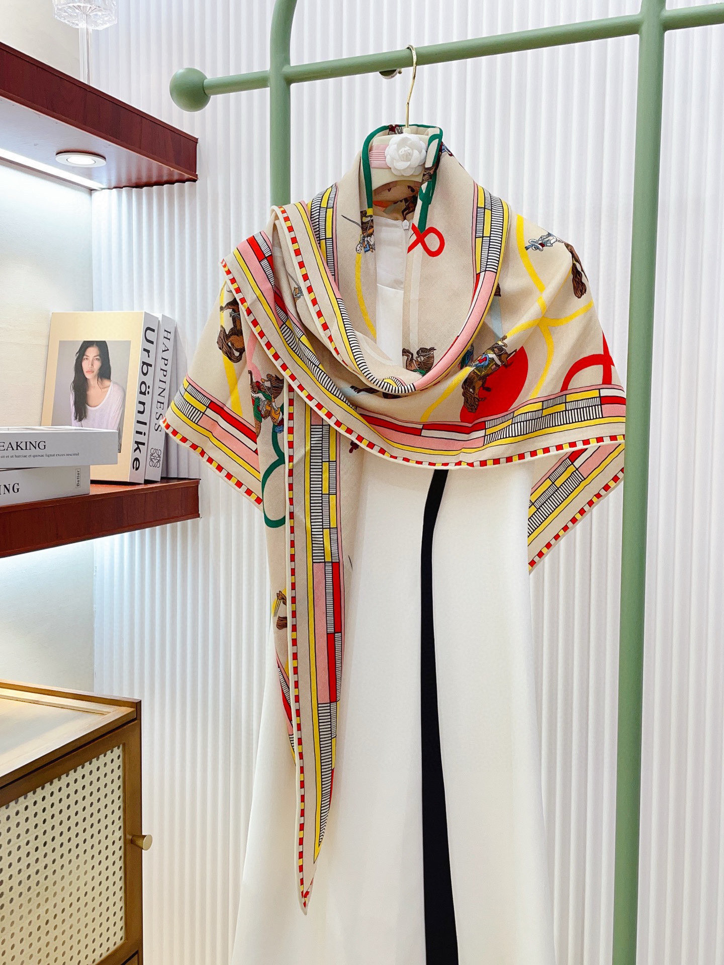 ✨✨【加厚丝毛款 双面同色】上新💏顶级H家专柜最新款【回转布与蛇型前进 大三角巾】多功能三角巾 🎀🎀，色