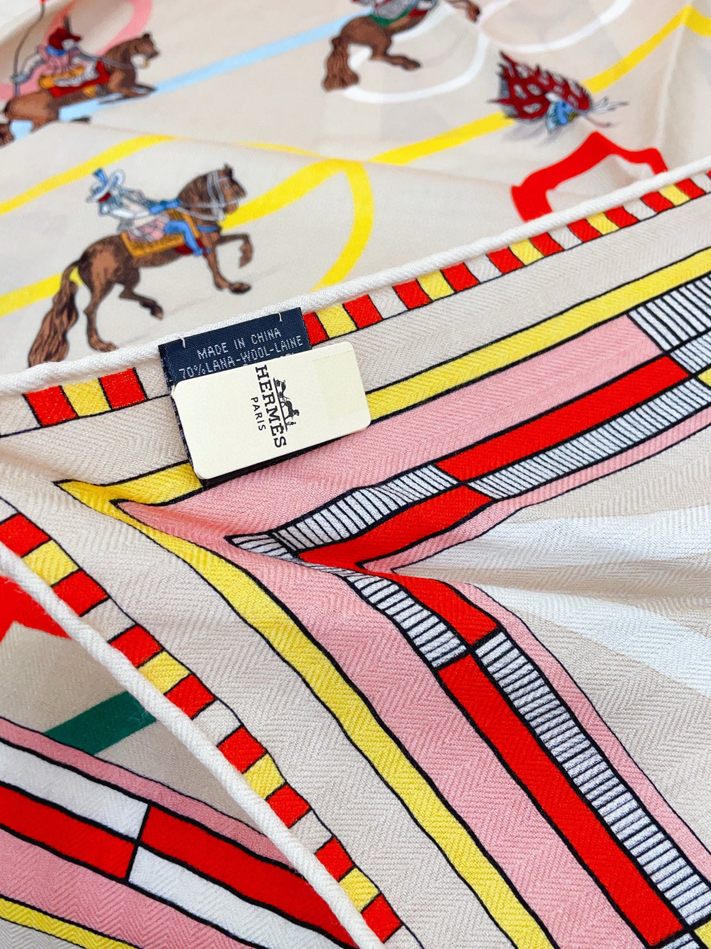 ✨✨【加厚丝毛款 双面同色】上新💏顶级H家专柜最新款【回转布与蛇型前进 大三角巾】多功能三角巾 🎀🎀，色