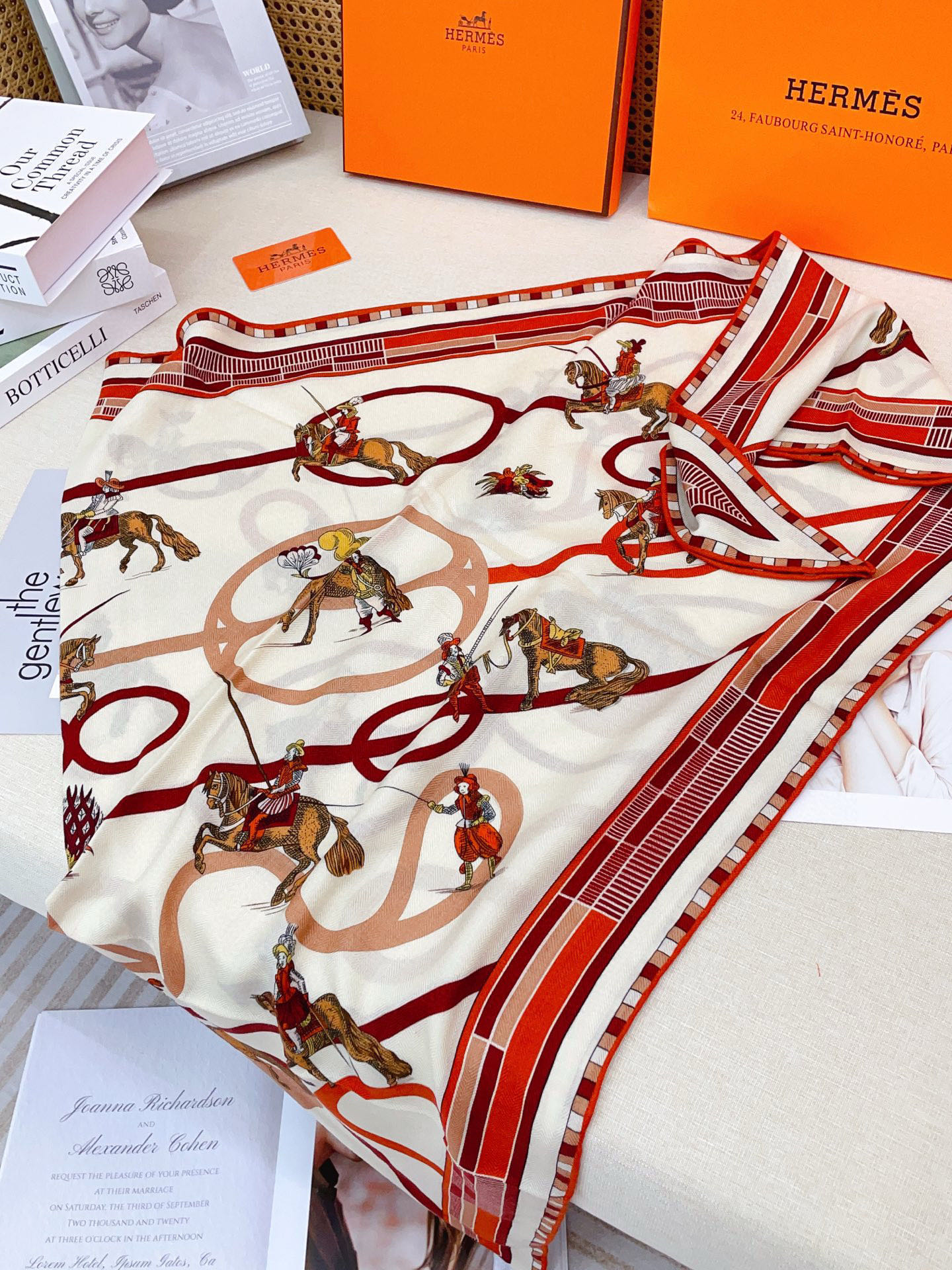 ✨✨【加厚丝毛款 双面同色】上新💏顶级H家专柜最新款【回转布与蛇型前进 大三角巾】多功能三角巾 🎀🎀，色