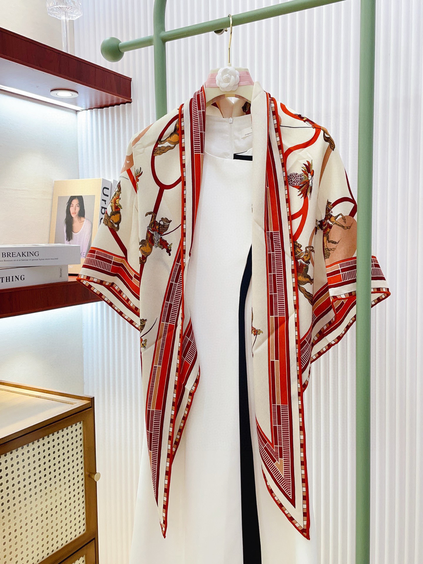 ✨✨【加厚丝毛款 双面同色】上新💏顶级H家专柜最新款【回转布与蛇型前进 大三角巾】多功能三角巾 🎀🎀，色