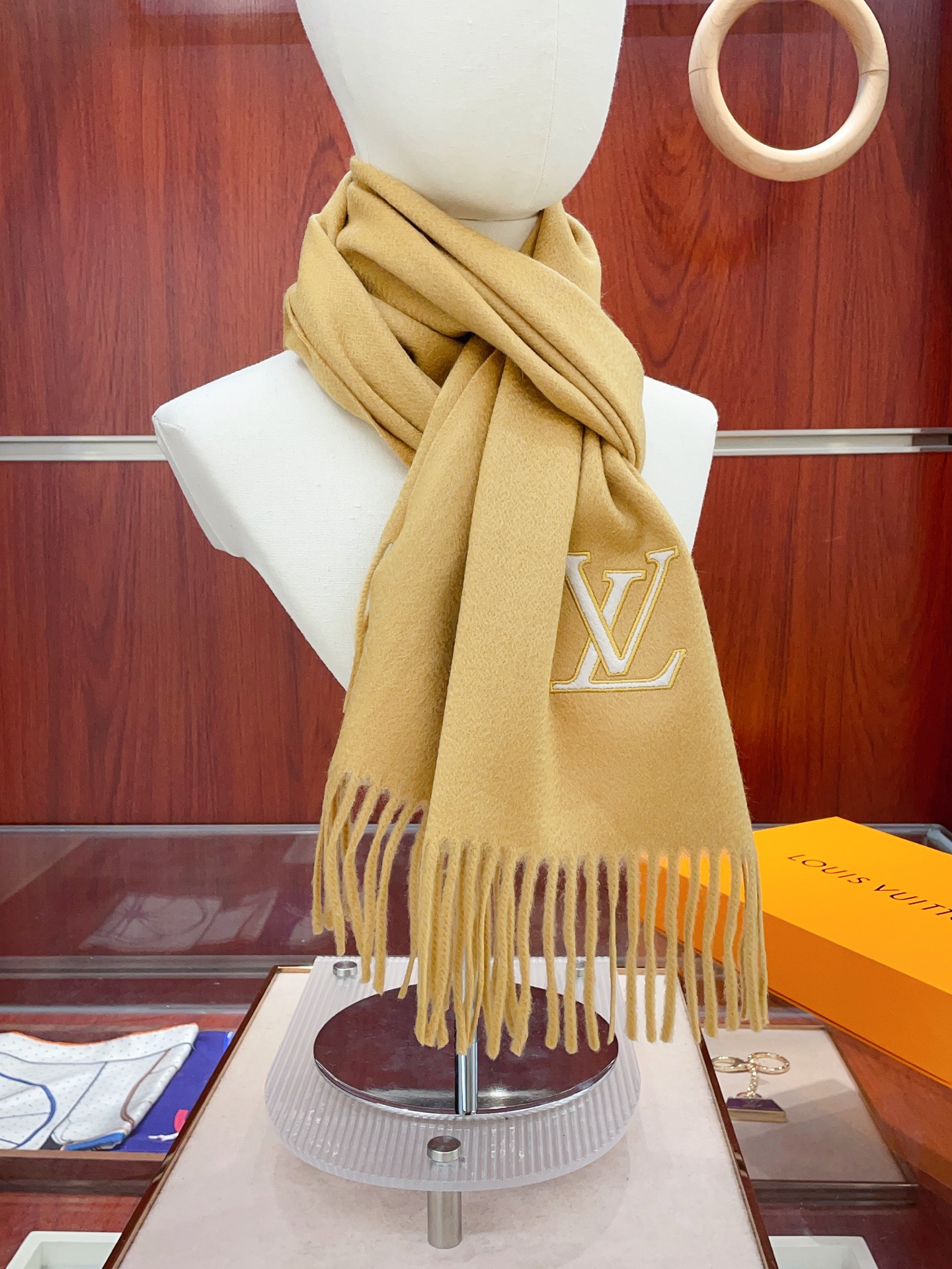 ✨✨【羊绒款】驴家🫏专柜同步【羊绒长巾刺绣🪡】经典设计完美，刺绣的驴家标志，强烈推荐手慢无‼️价格真心好