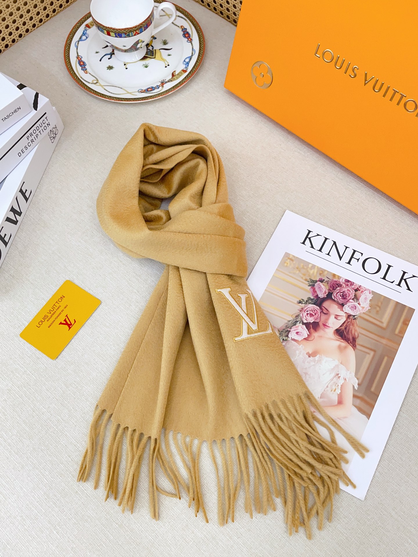 ✨✨【羊绒款】驴家🫏专柜同步【羊绒长巾刺绣🪡】经典设计完美，刺绣的驴家标志，强烈推荐手慢无‼️价格真心好