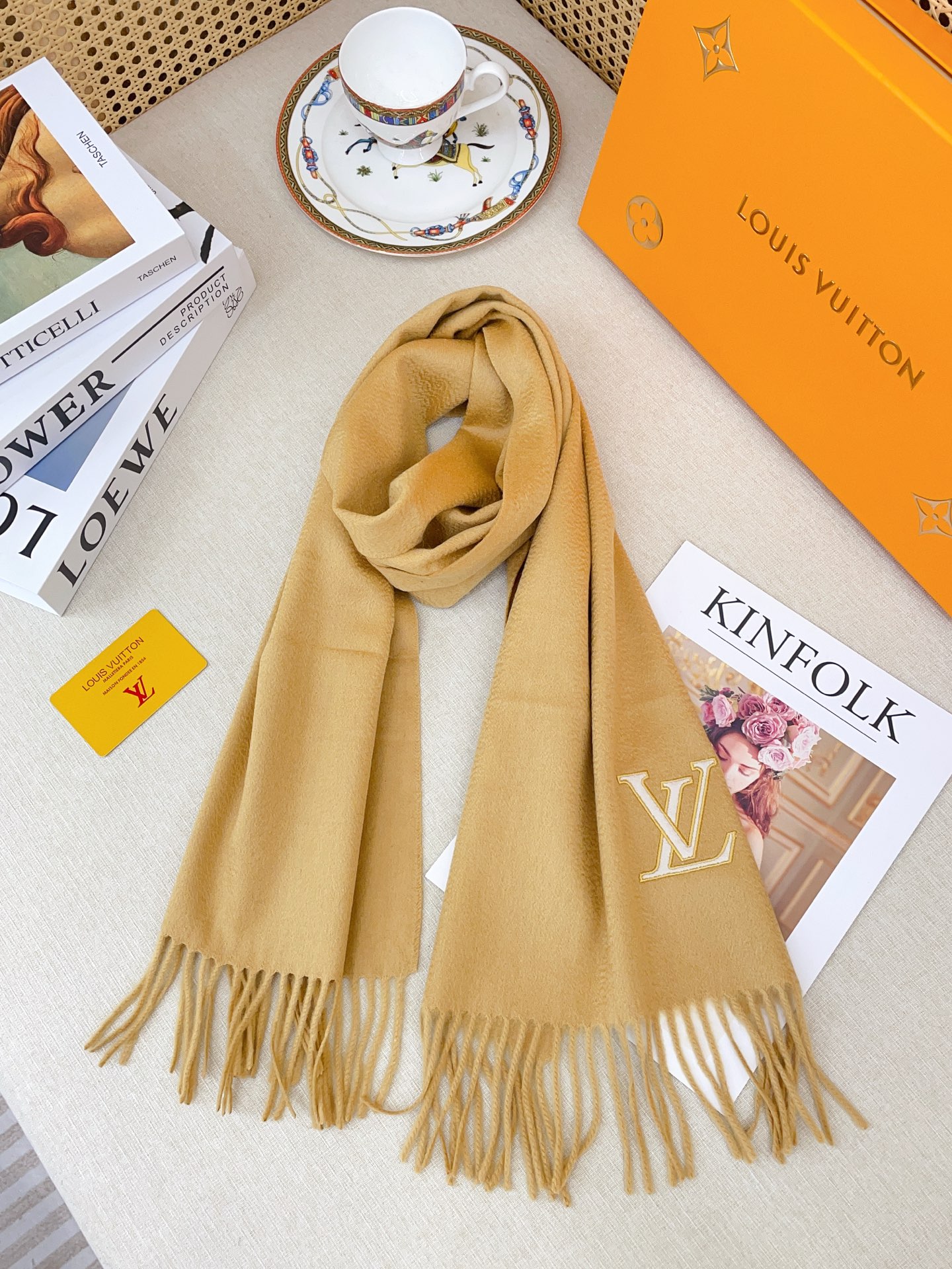 ✨✨【羊绒款】驴家🫏专柜同步【羊绒长巾刺绣🪡】经典设计完美，刺绣的驴家标志，强烈推荐手慢无‼️价格真心好