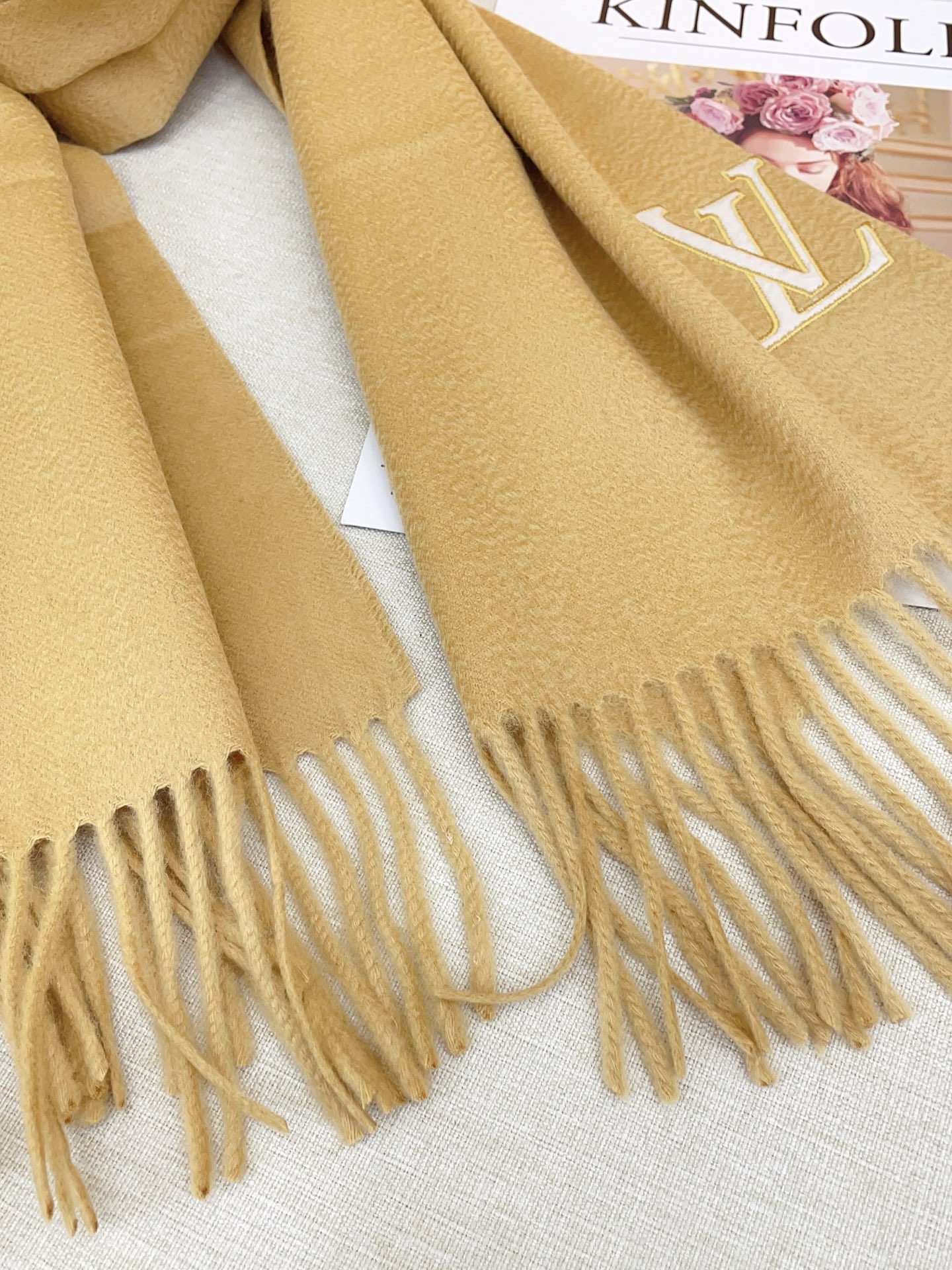 ✨✨【羊绒款】驴家🫏专柜同步【羊绒长巾刺绣🪡】经典设计完美，刺绣的驴家标志，强烈推荐手慢无‼️价格真心好