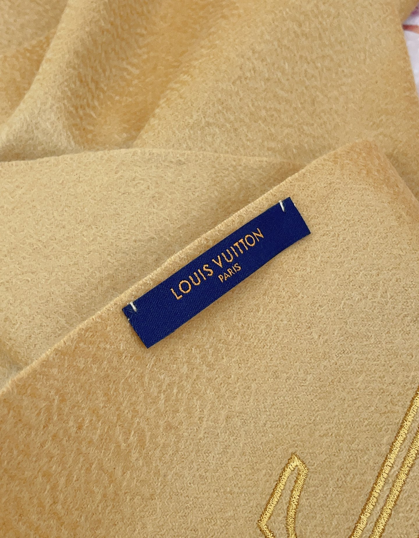 ✨✨【羊绒款】驴家🫏专柜同步【羊绒长巾刺绣🪡】经典设计完美，刺绣的驴家标志，强烈推荐手慢无‼️价格真心好