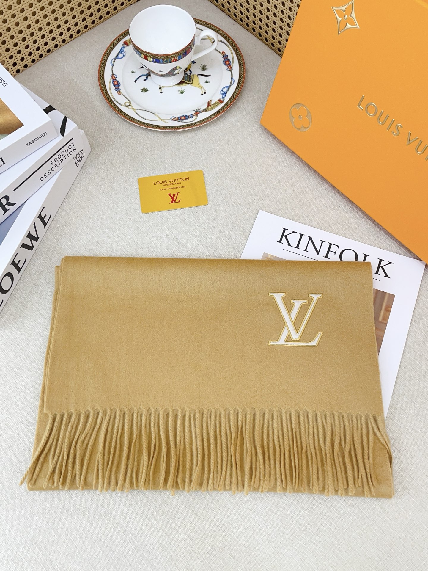 ✨✨【羊绒款】驴家🫏专柜同步【羊绒长巾刺绣🪡】经典设计完美，刺绣的驴家标志，强烈推荐手慢无‼️价格真心好