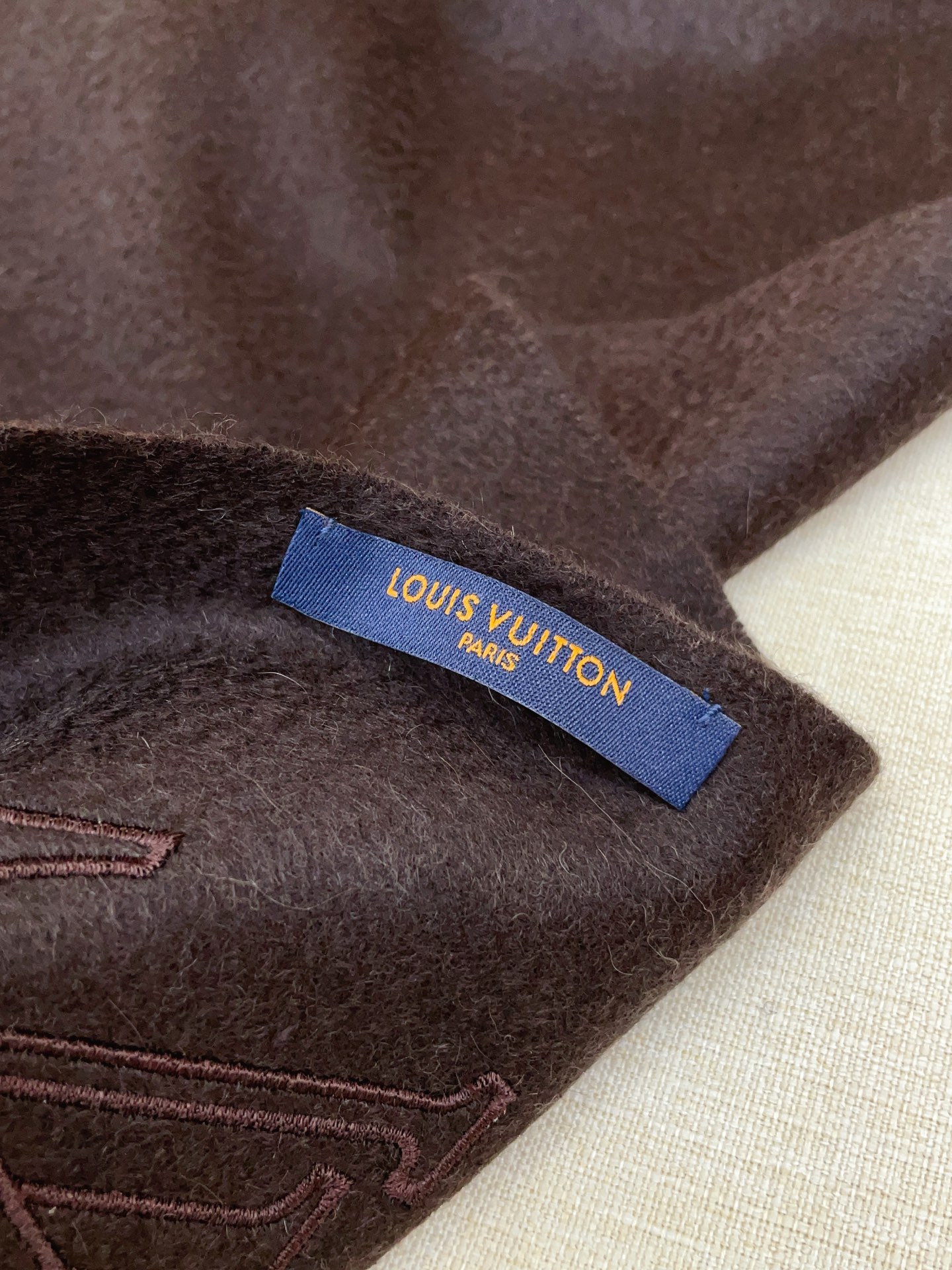 ✨✨【羊绒款】驴家🫏专柜同步【羊绒长巾刺绣🪡】经典设计完美，刺绣的驴家标志，强烈推荐手慢无‼️价格真心好