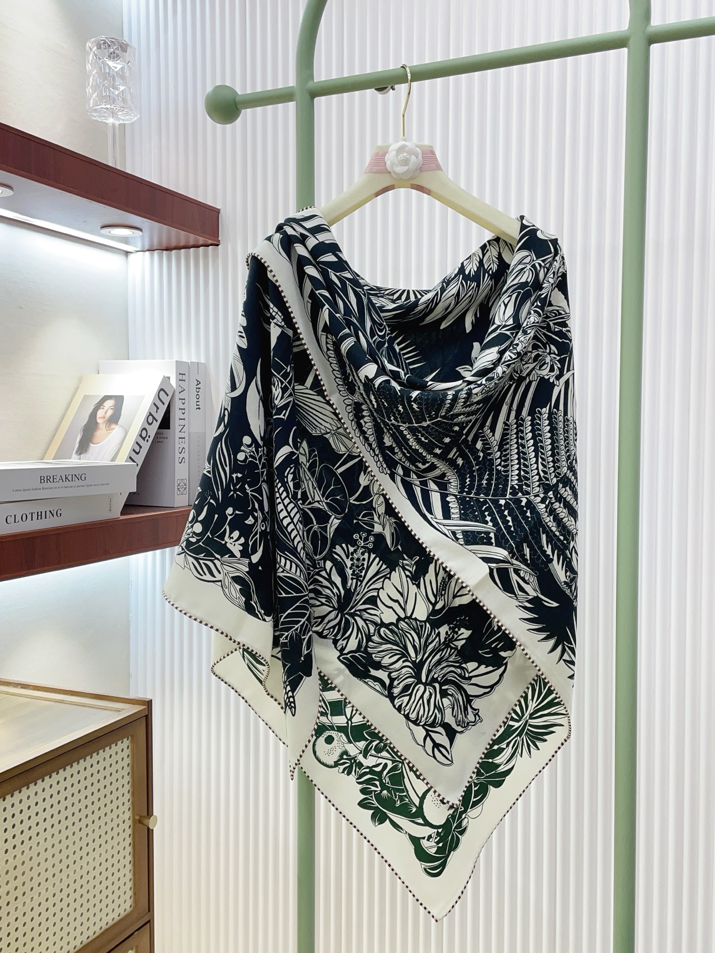 ✨✨【双面异色 丝毛款】H家羊绒新款 买了都说好看‼️推荐💕【红鹤派队 140】羊绒方巾‼️H家ZG爆款