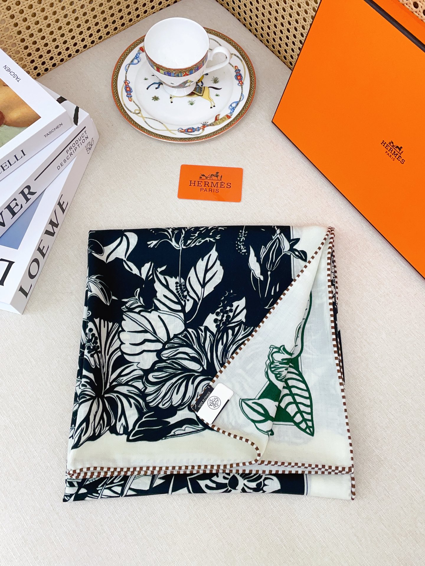 ✨✨【双面异色 丝毛款】H家羊绒新款 买了都说好看‼️推荐💕【红鹤派队 140】羊绒方巾‼️H家ZG爆款