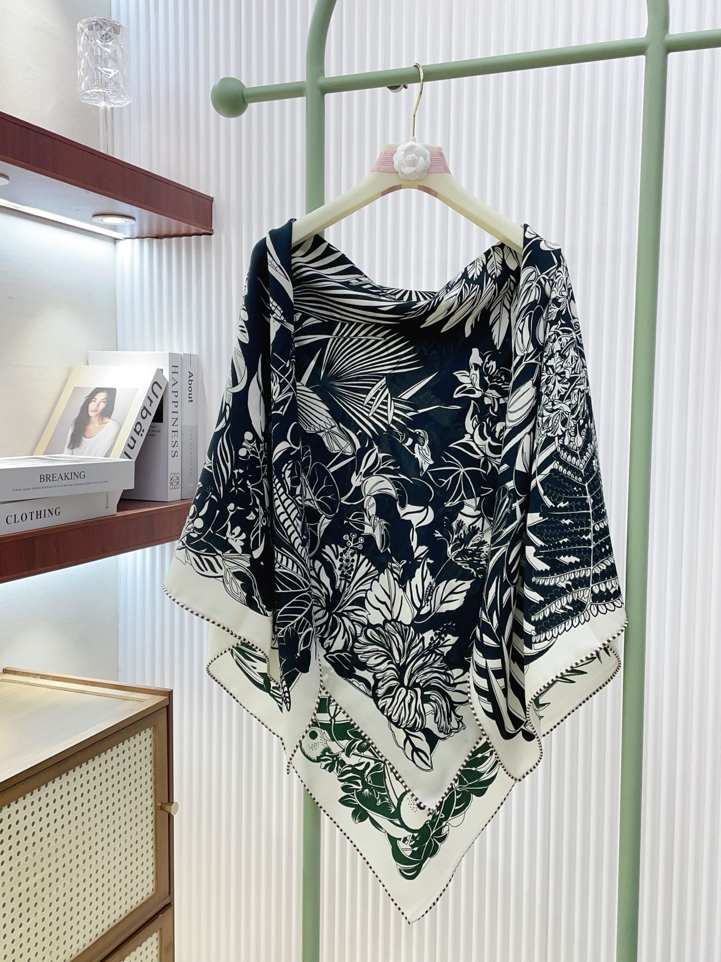 ✨✨【双面异色 丝毛款】H家羊绒新款 买了都说好看‼️推荐💕【红鹤派队 140】羊绒方巾‼️H家ZG爆款