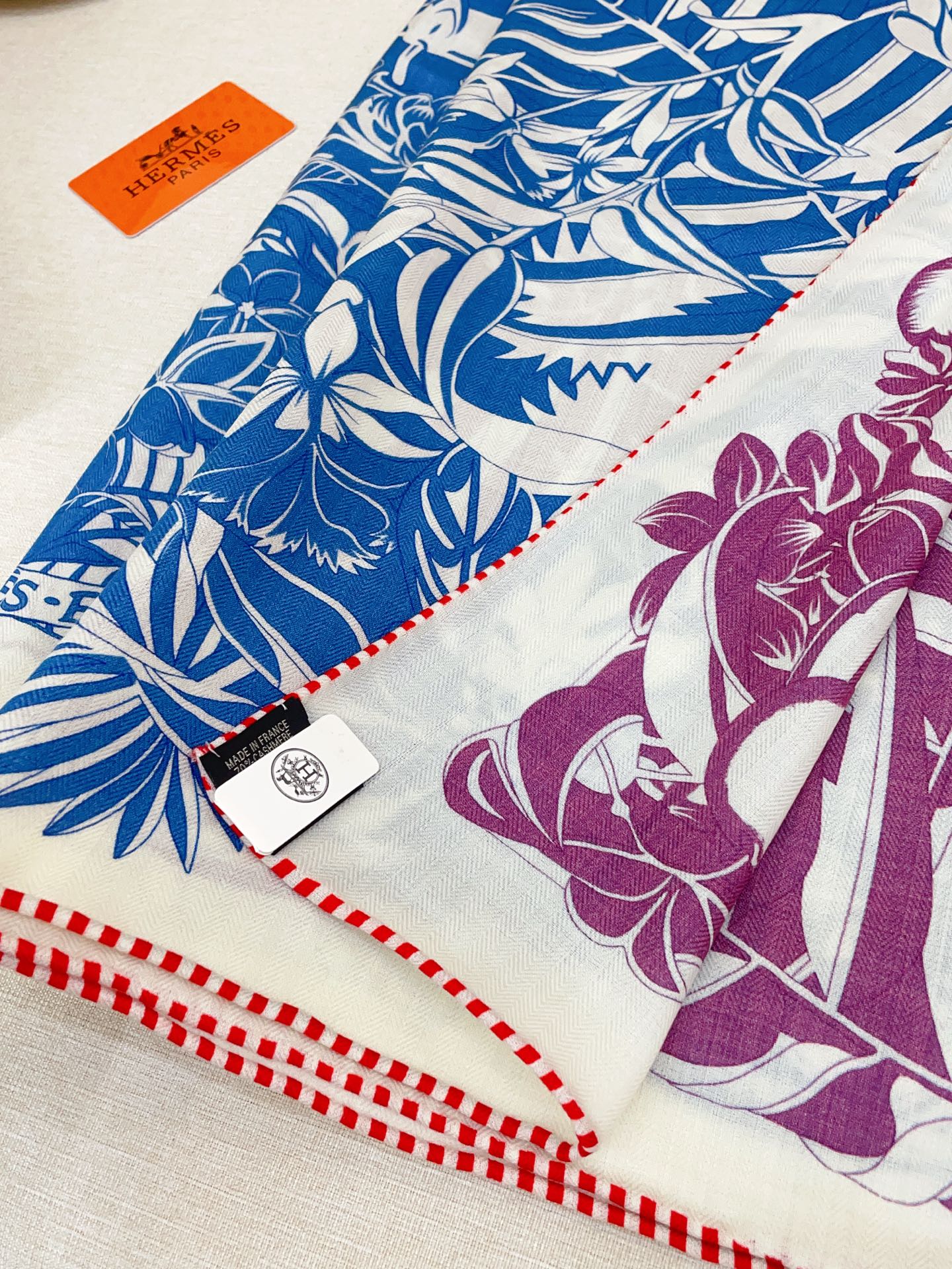 ✨✨【双面异色 丝毛款】H家羊绒新款 买了都说好看‼️推荐💕【红鹤派队 140】羊绒方巾‼️H家ZG爆款