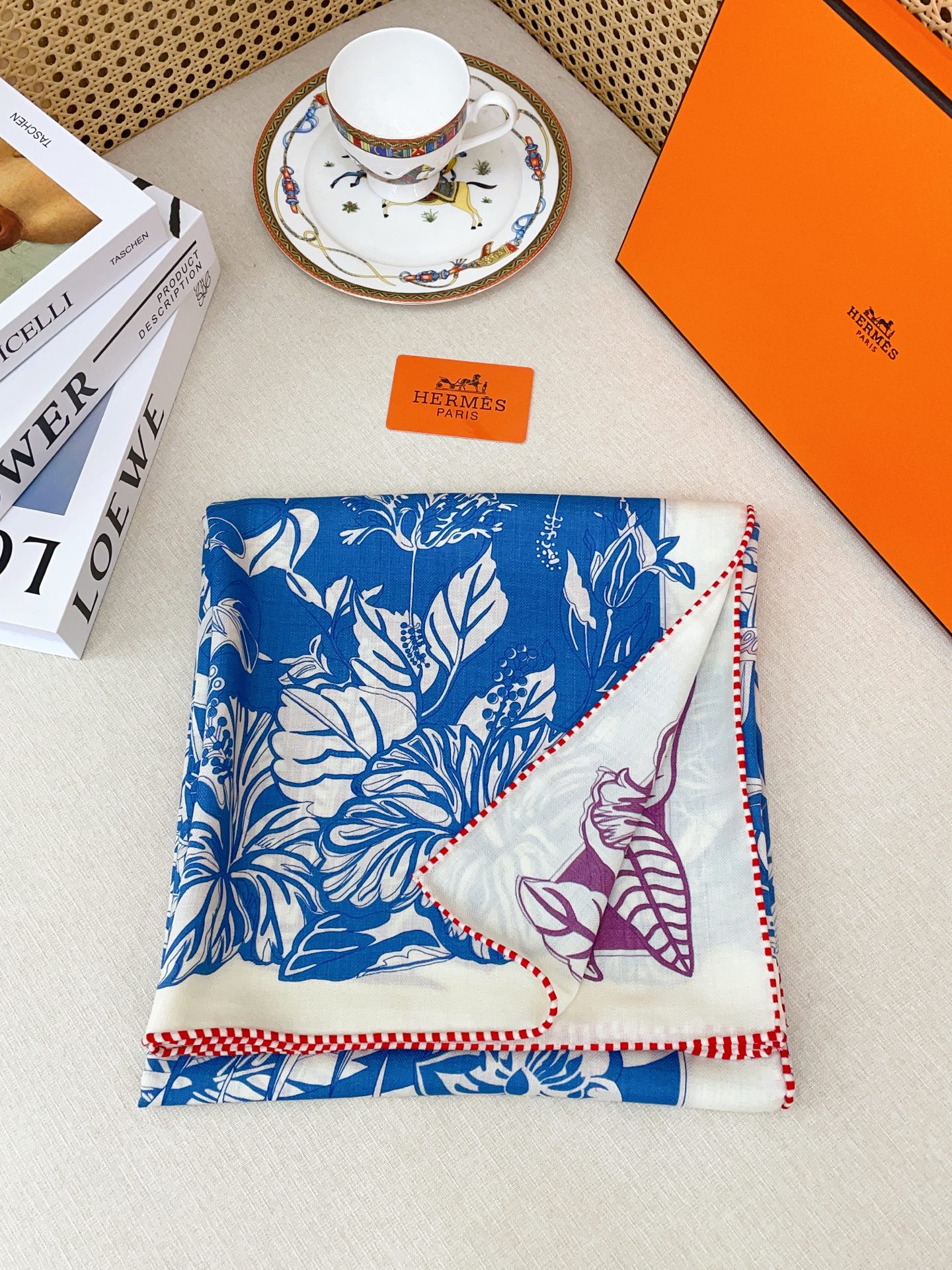 ✨✨【双面异色 丝毛款】H家羊绒新款 买了都说好看‼️推荐💕【红鹤派队 140】羊绒方巾‼️H家ZG爆款