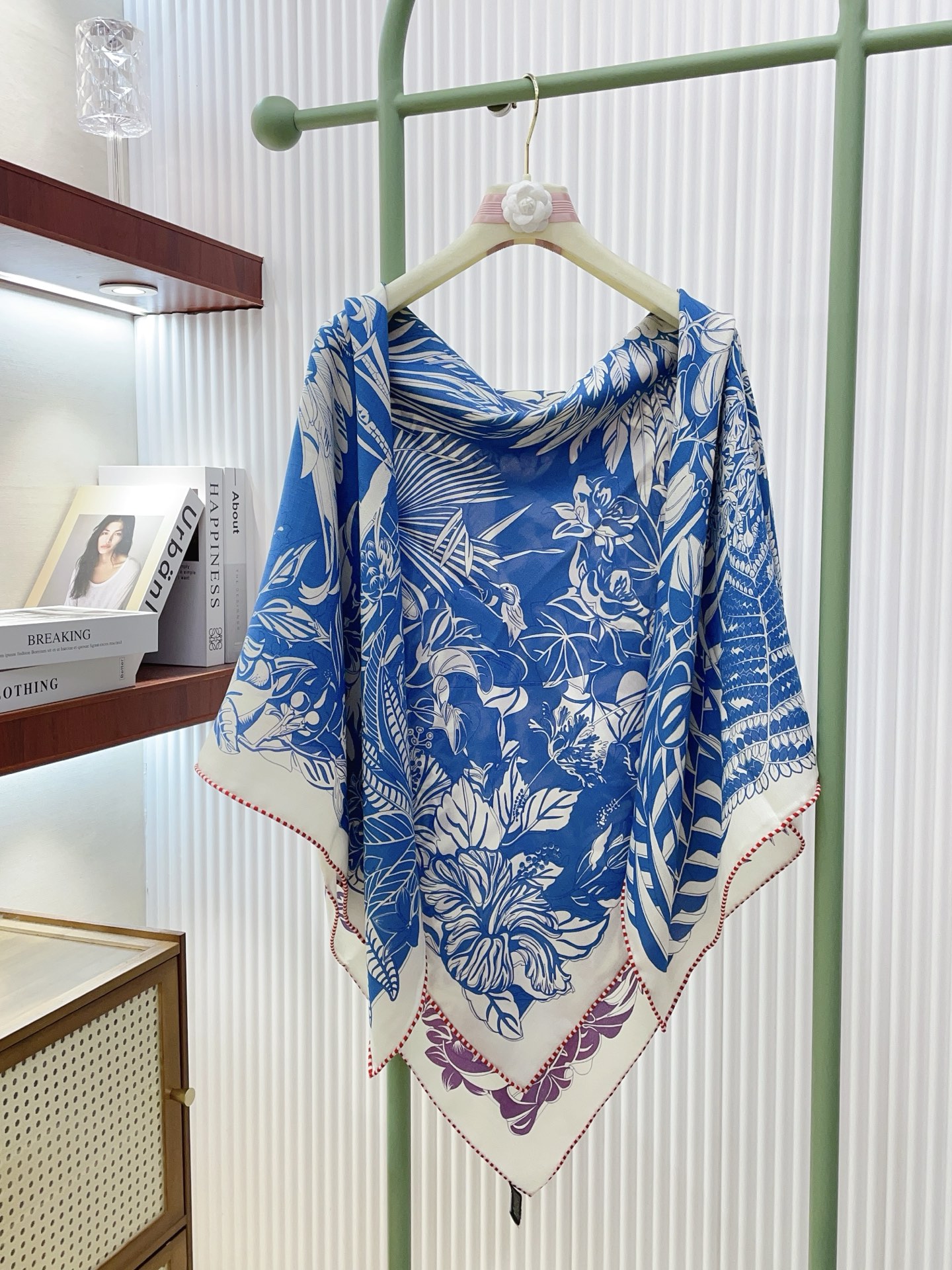 ✨✨【双面异色 丝毛款】H家羊绒新款 买了都说好看‼️推荐💕【红鹤派队 140】羊绒方巾‼️H家ZG爆款