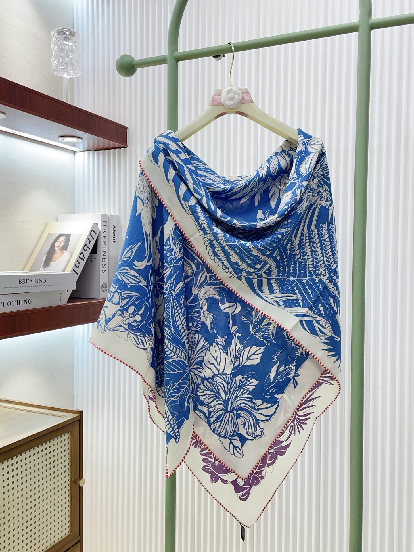 ✨✨【双面异色 丝毛款】H家羊绒新款 买了都说好看‼️推荐💕【红鹤派队 140】羊绒方巾‼️H家ZG爆款