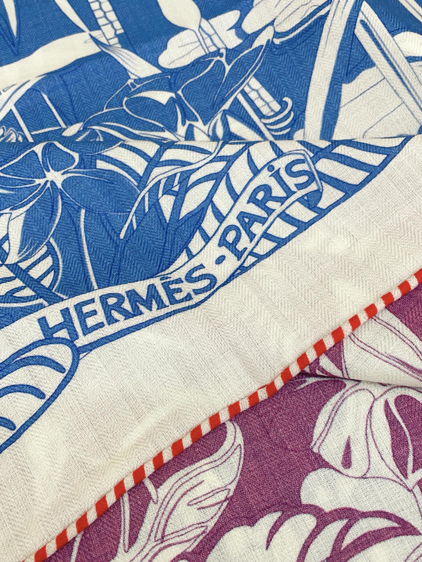 ✨✨【双面异色 丝毛款】H家羊绒新款 买了都说好看‼️推荐💕【红鹤派队 140】羊绒方巾‼️H家ZG爆款