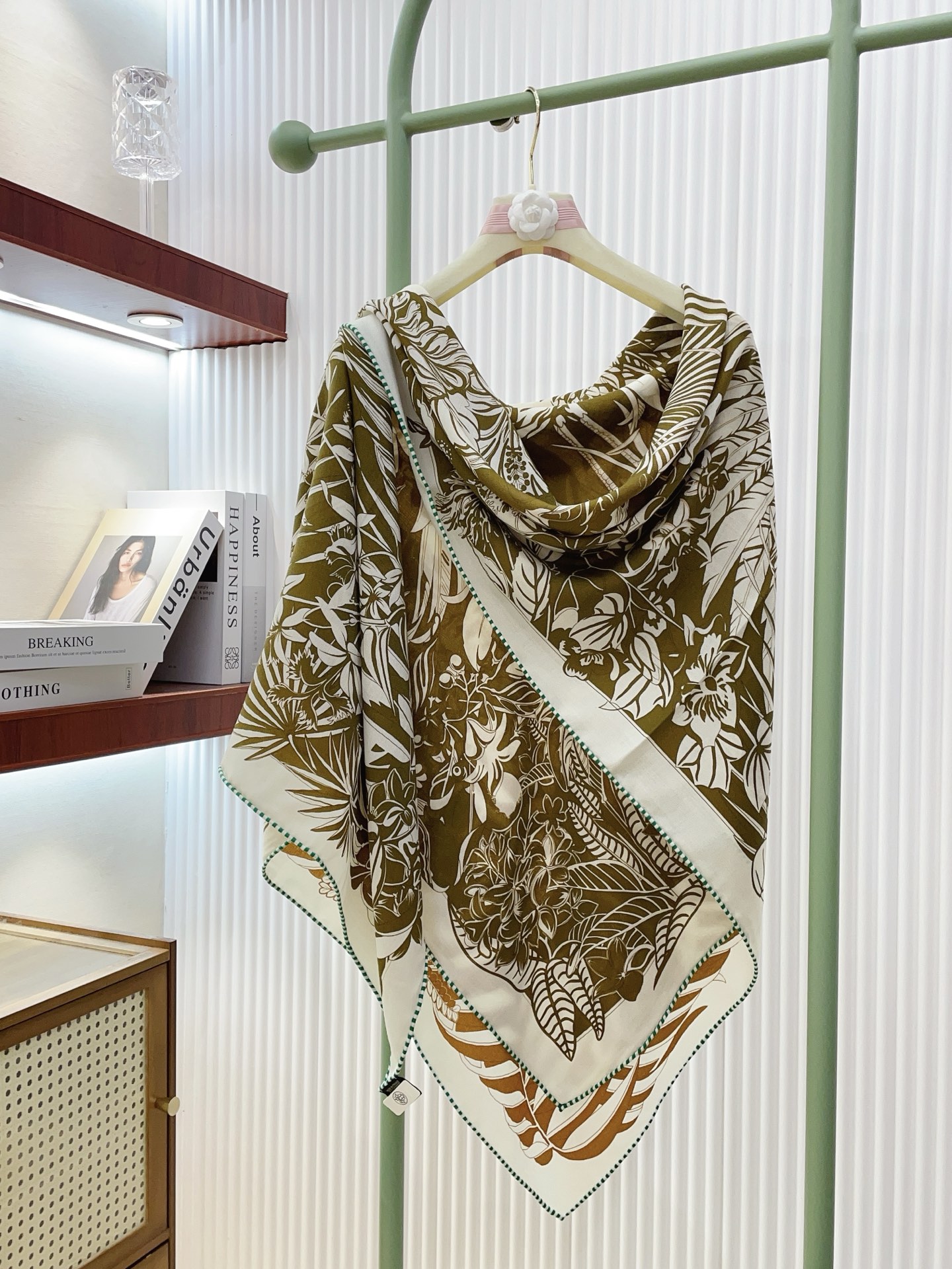 ✨✨【双面异色 丝毛款】H家羊绒新款 买了都说好看‼️推荐💕【红鹤派队 140】羊绒方巾‼️H家ZG爆款