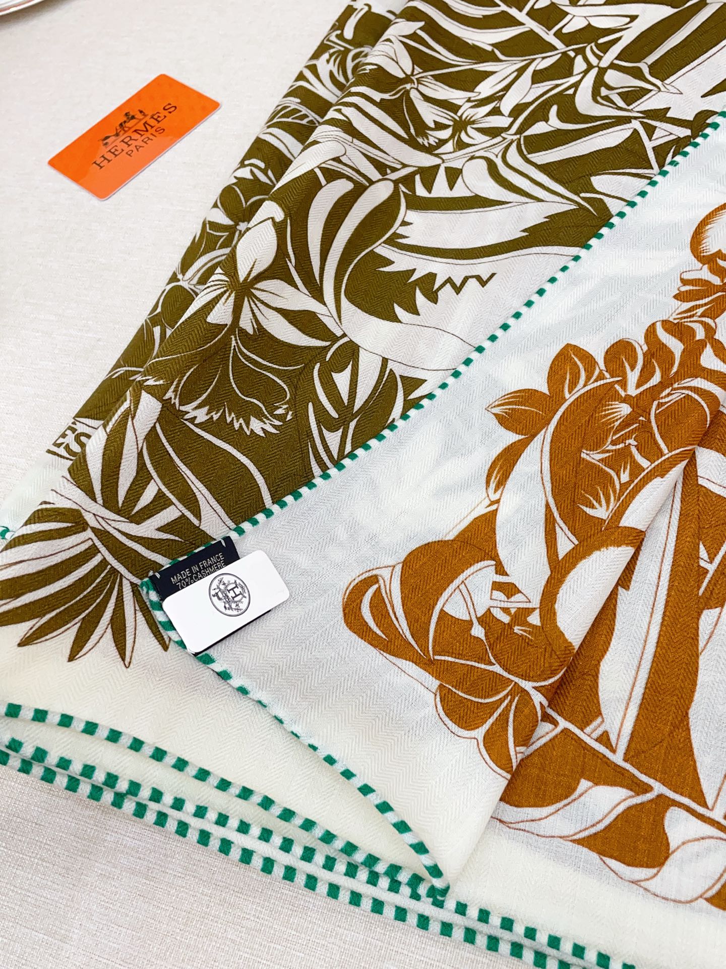 ✨✨【双面异色 丝毛款】H家羊绒新款 买了都说好看‼️推荐💕【红鹤派队 140】羊绒方巾‼️H家ZG爆款