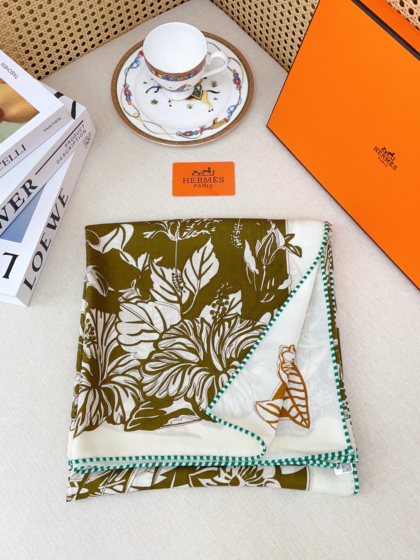 ✨✨【双面异色 丝毛款】H家羊绒新款 买了都说好看‼️推荐💕【红鹤派队 140】羊绒方巾‼️H家ZG爆款