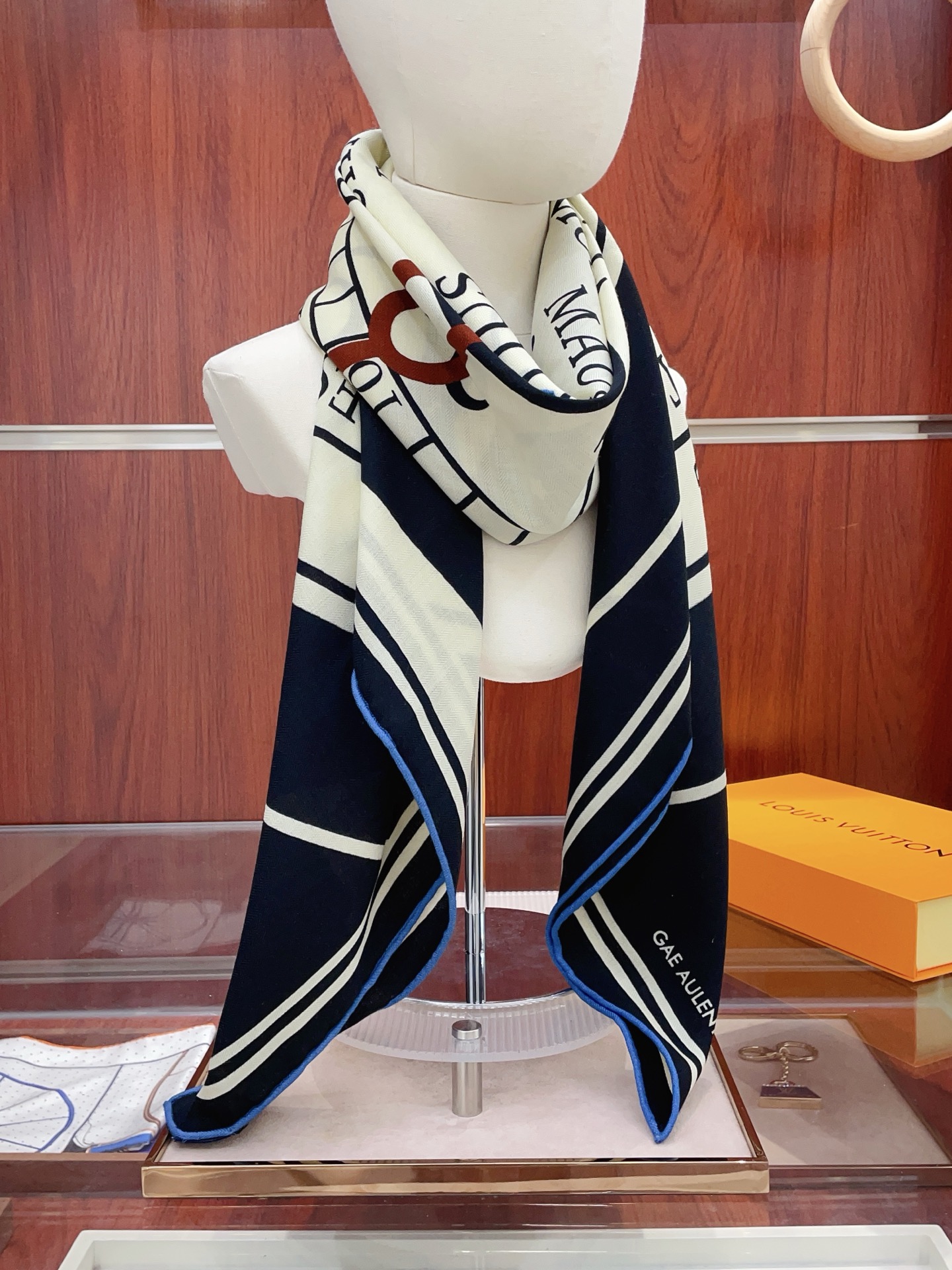 ✨✨【双面同色 丝毛款】L家羊绒新款 买了都说好看‼️推荐💕双面同色羊绒方巾‼️驴家ZG爆款🎁💟立体呈现