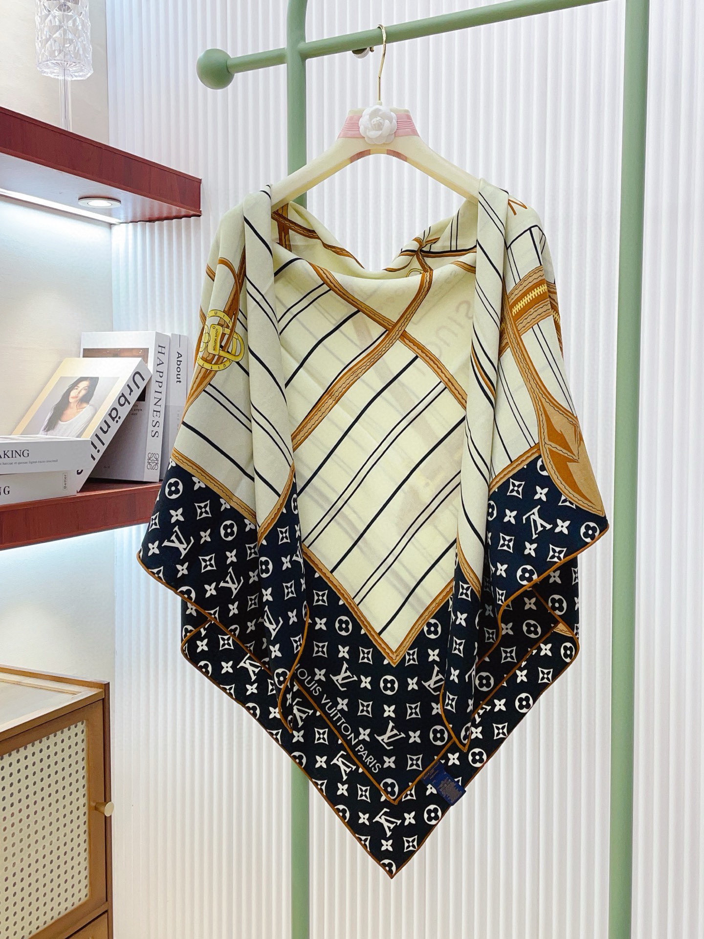 ✨✨【双面同色 丝毛款】L家羊绒新款 买了都说好看‼️推荐💕双面同色羊绒方巾‼️驴家ZG爆款🎁💟立体呈现