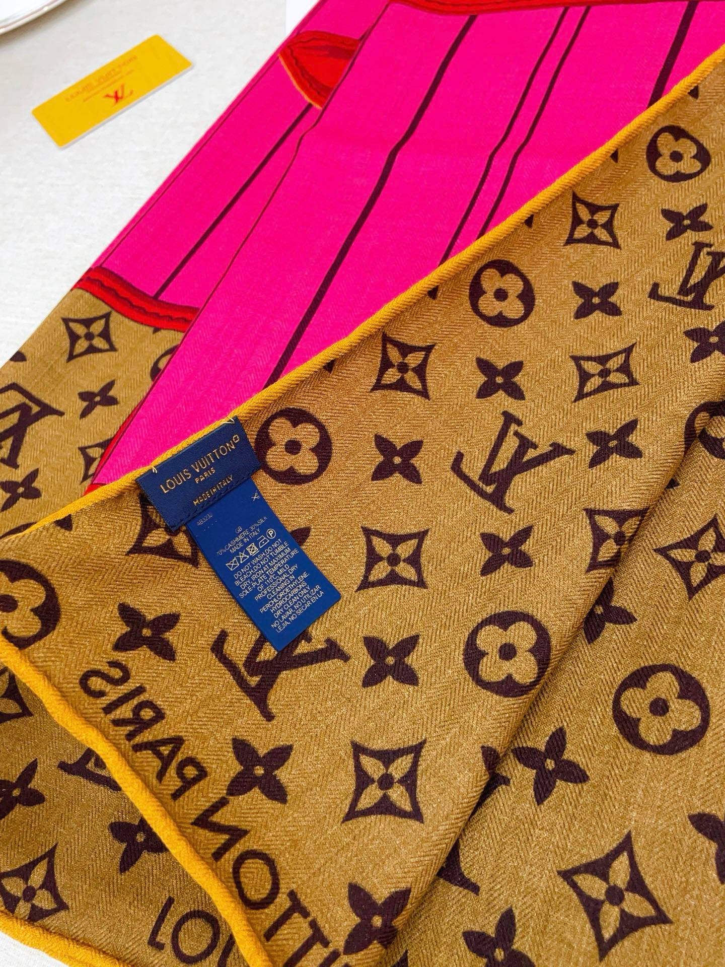 ✨✨【双面同色 丝毛款】L家羊绒新款 买了都说好看‼️推荐💕双面同色羊绒方巾‼️驴家ZG爆款🎁💟立体呈现