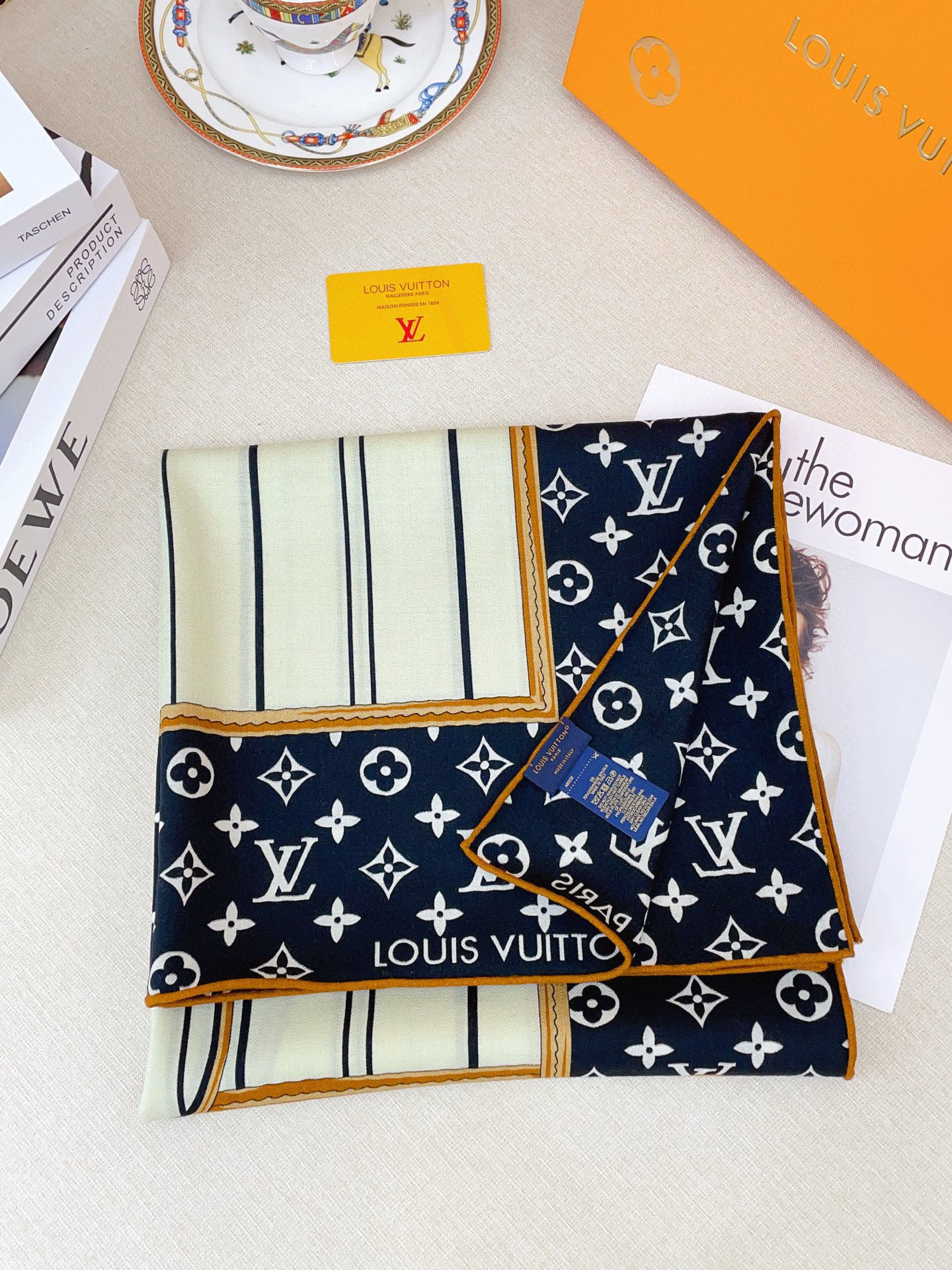 ✨✨【双面同色 丝毛款】L家羊绒新款 买了都说好看‼️推荐💕双面同色羊绒方巾‼️驴家ZG爆款🎁💟立体呈现