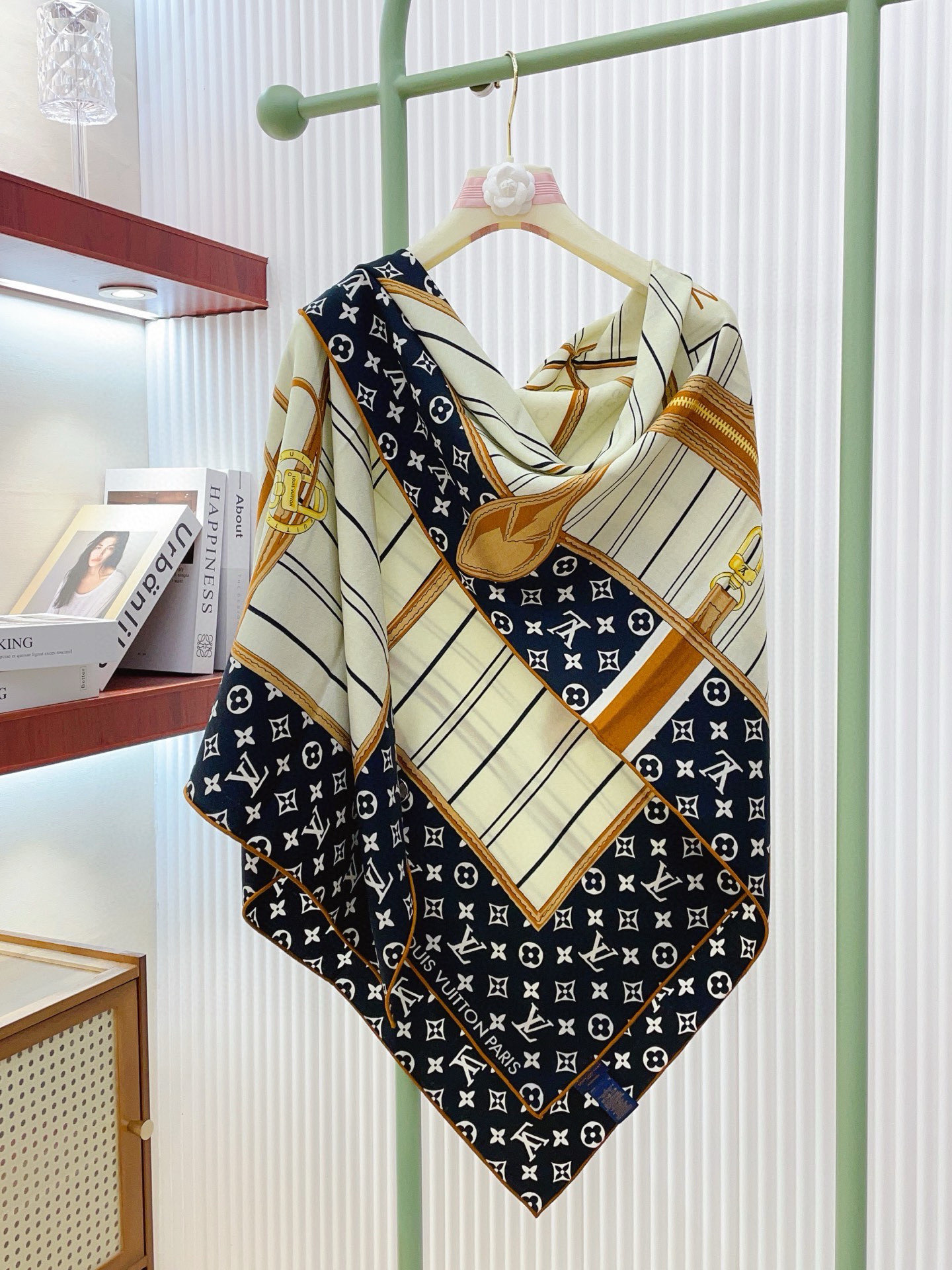 ✨✨【双面同色 丝毛款】L家羊绒新款 买了都说好看‼️推荐💕双面同色羊绒方巾‼️驴家ZG爆款🎁💟立体呈现