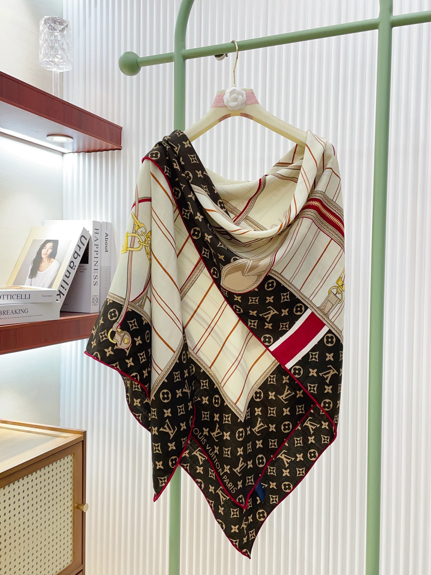 ✨✨【双面同色 丝毛款】L家羊绒新款 买了都说好看‼️推荐💕双面同色羊绒方巾‼️驴家ZG爆款🎁💟立体呈现