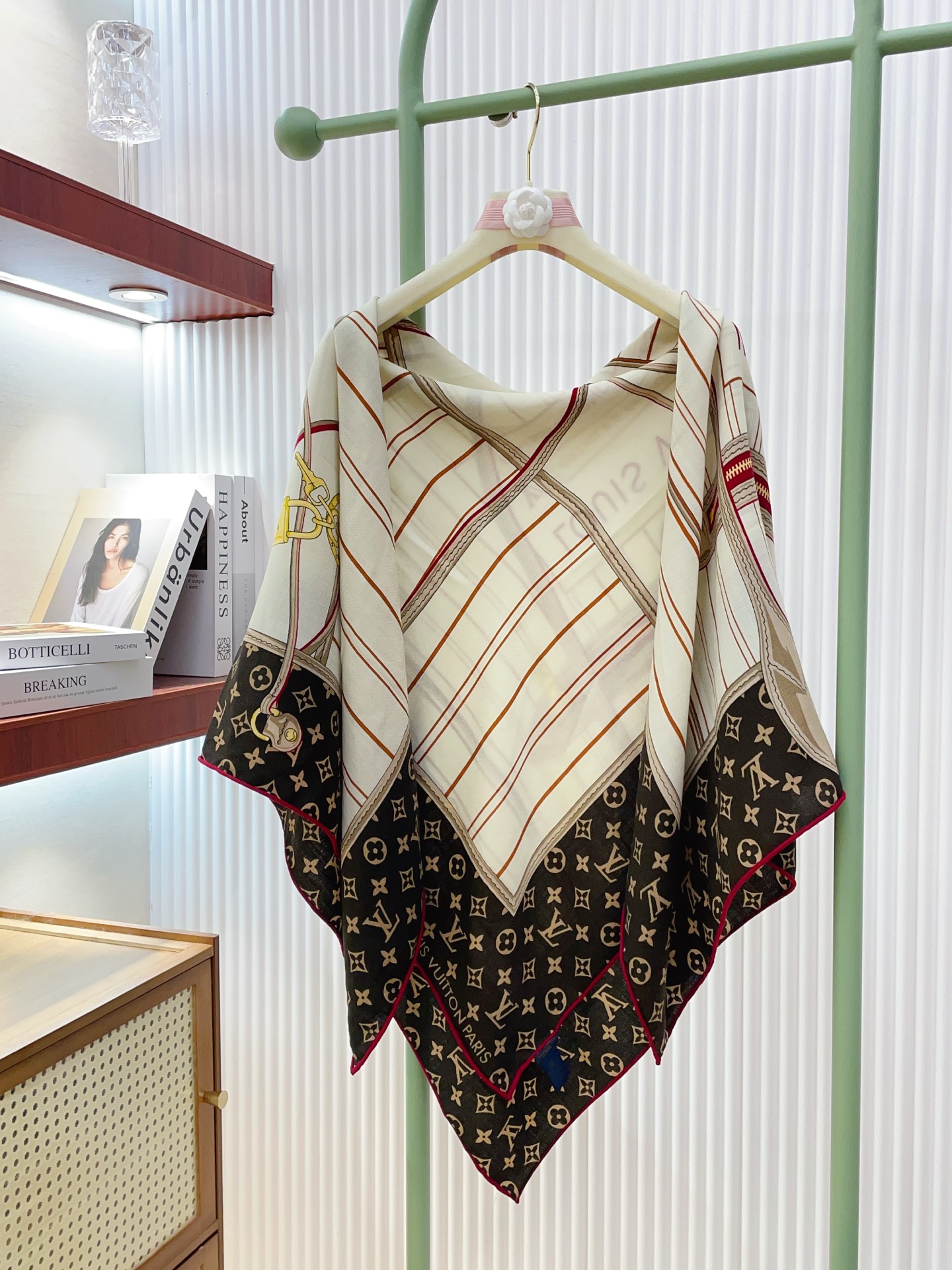 ✨✨【双面同色 丝毛款】L家羊绒新款 买了都说好看‼️推荐💕双面同色羊绒方巾‼️驴家ZG爆款🎁💟立体呈现