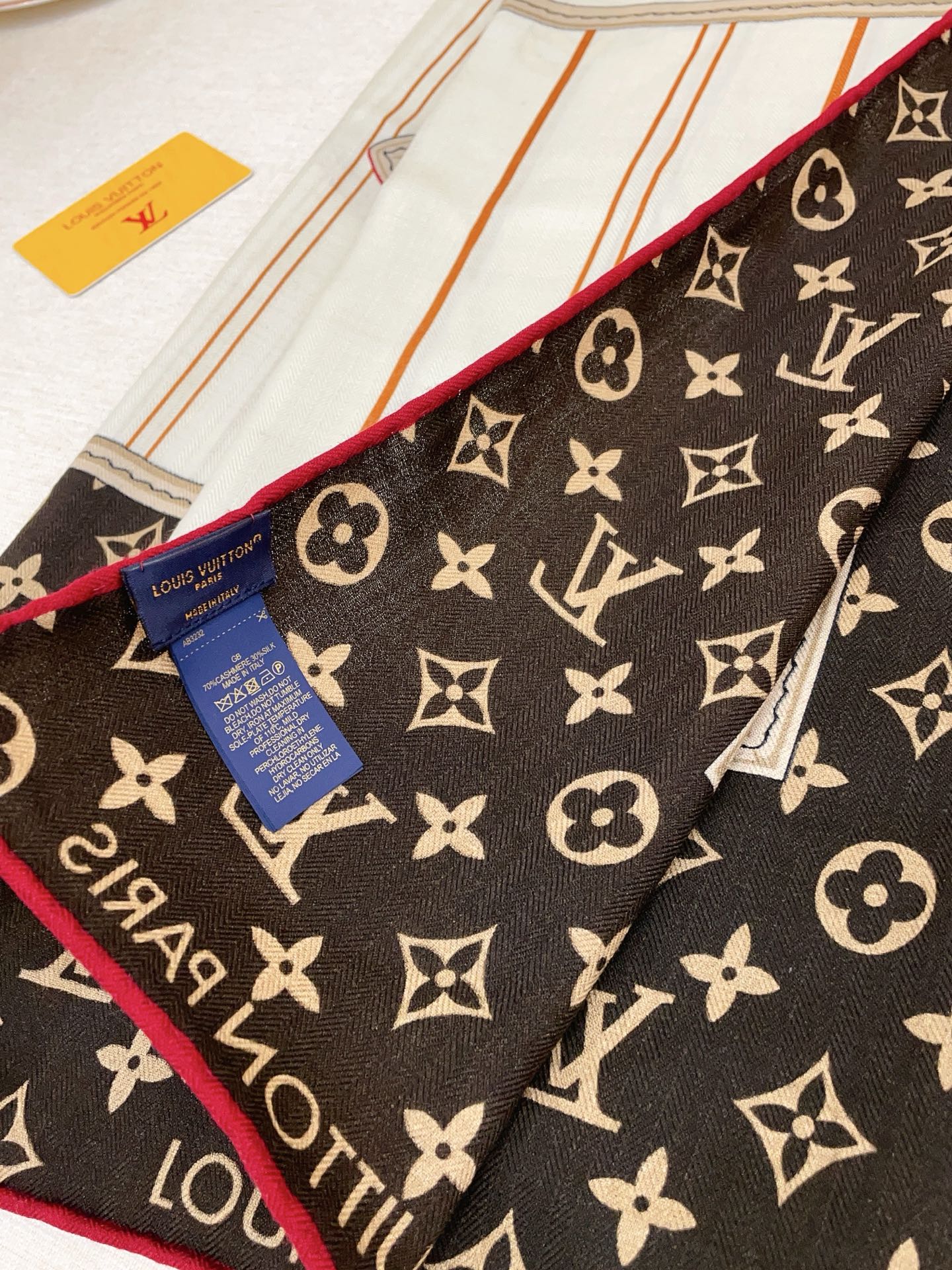 ✨✨【双面同色 丝毛款】L家羊绒新款 买了都说好看‼️推荐💕双面同色羊绒方巾‼️驴家ZG爆款🎁💟立体呈现