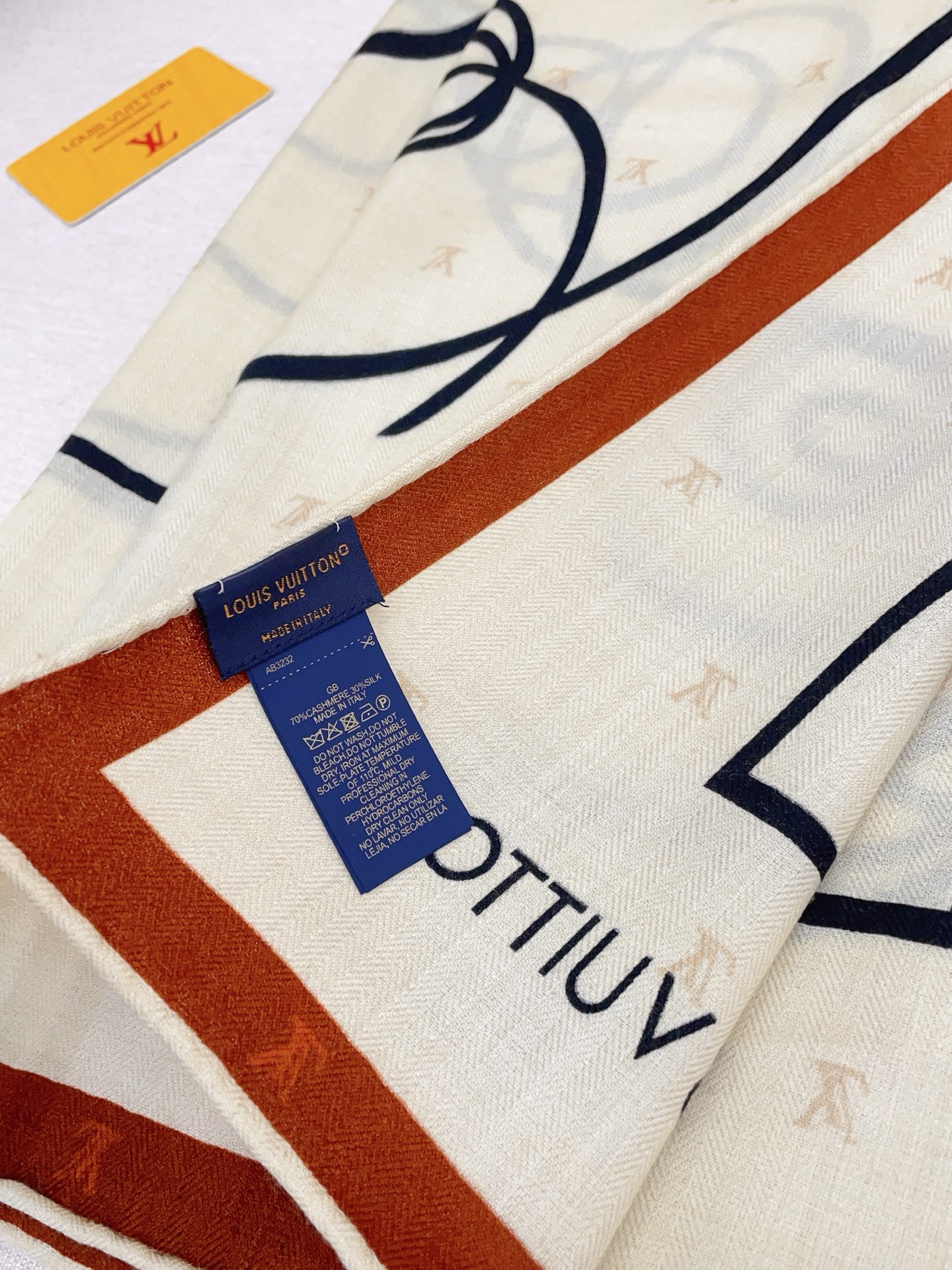 ✨✨【双面同色 丝毛款】L家羊绒新款 买了都说好看‼️推荐💕双面同色羊绒方巾‼️驴家ZG爆款🎁💟立体呈现