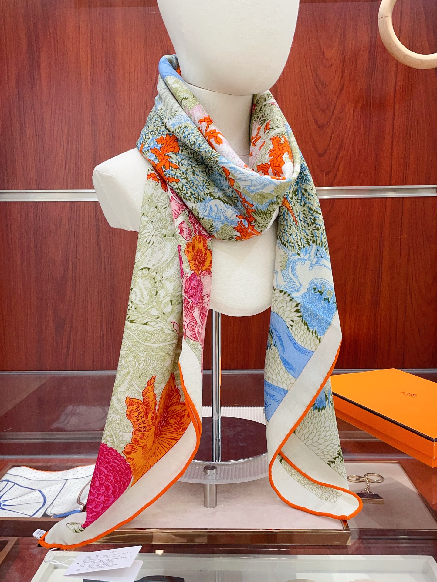 NO:619569,[Double-sided same color silk wool style] H family cashmere new style. Everyone who bought it says it looks good. Recommended [Return to Nature 140] Cashmere square scarf H family ZG hot model with three-dimensional presentation of pattern and texture. Extremely high quality. Special process. High-end research and development. Stunning. Special cutting-edge process. Favored by Bai Fumei. Whether it is quality, style or price, it makes them scream for big brand control. Super high cost performance.  Definitely worth buying, size 140cm*140cm, 70 cashmere silk high version scarf, high version scarf, real silk19860909【双面同色 丝毛款】H家羊绒新款 买了都说好看推荐【回归自然 140】羊绒方巾H家ZG爆款立体呈现图案纹路实物档次极高特殊工艺高端研发惊艳问世特殊尖端工艺处理受到白富美的喜欢 无论是品质 款式 价格都令大牌控的她们尖叫 超高性价比 绝对值得入手尺寸140cm*140cm,70羊绒真丝高版本围巾,高版本围巾,real silk,scarf