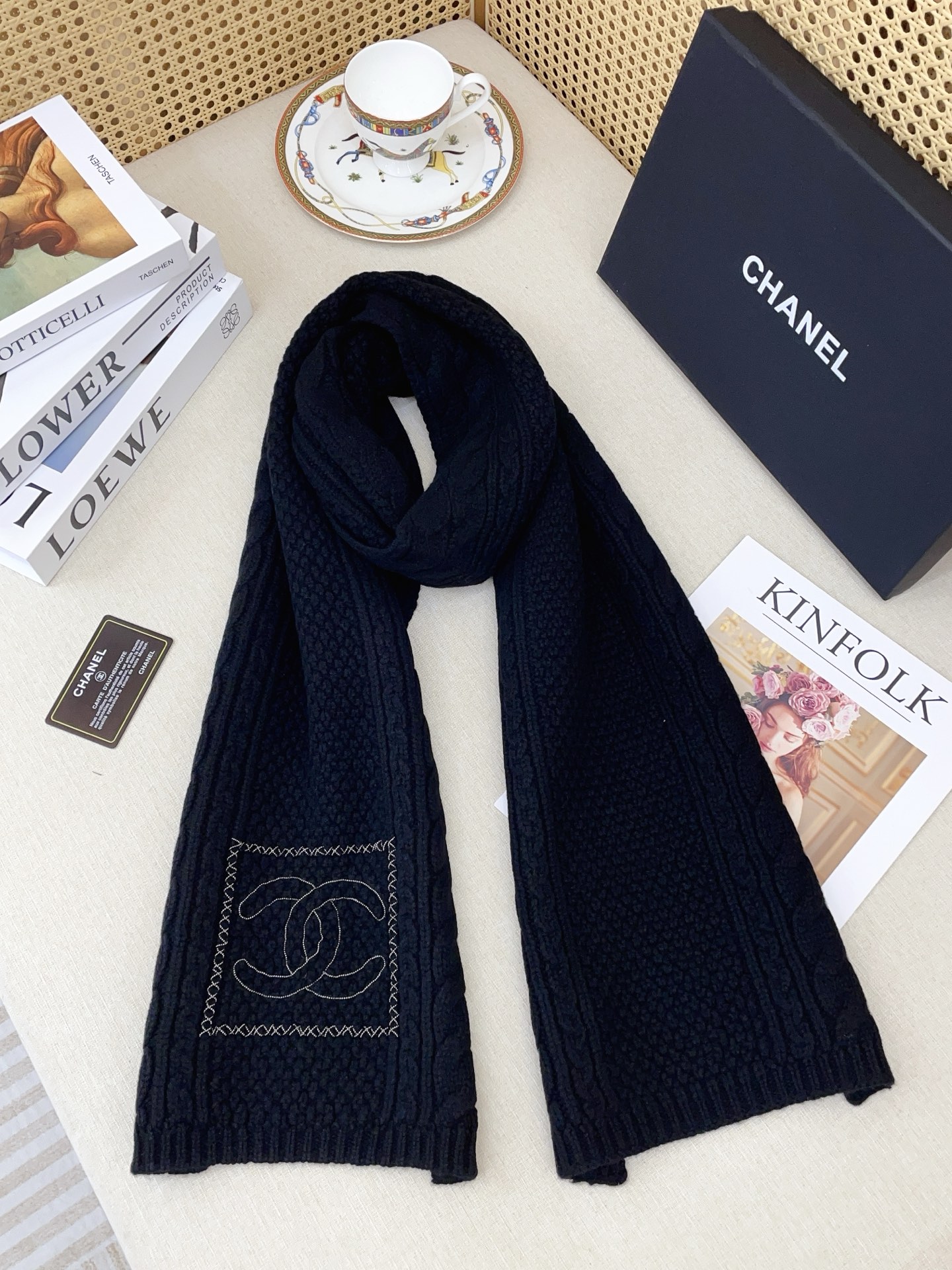 ✨✨小香针织羊绒长巾👏💙搭配手工串珠🏠顶级原单正品旷世绝美，顶级高端货👼【绝对值得珍藏👍】👏小香家绝美百