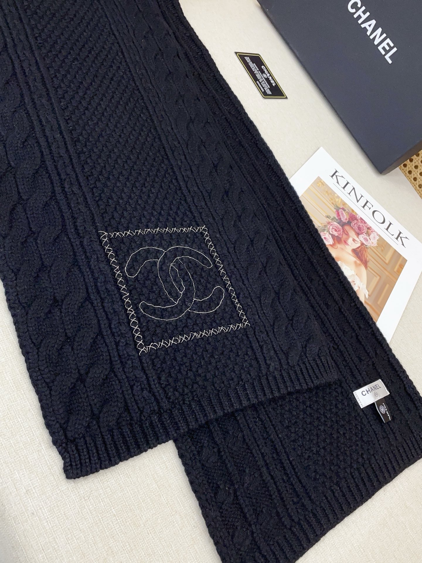 ✨✨小香针织羊绒长巾👏💙搭配手工串珠🏠顶级原单正品旷世绝美，顶级高端货👼【绝对值得珍藏👍】👏小香家绝美百