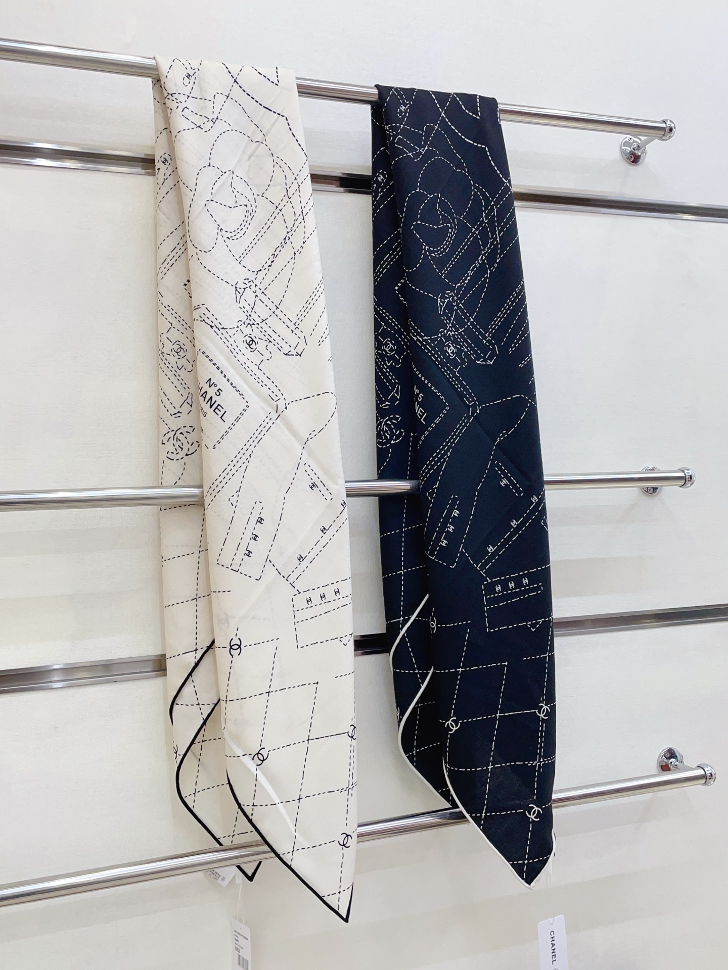 ✨✨【双面同色 丝毛款】小香 羊绒方巾‼️抢‼️VIP推荐 ‼️👍下手一定要快【高端 大爱 ‼️纯羊绒 