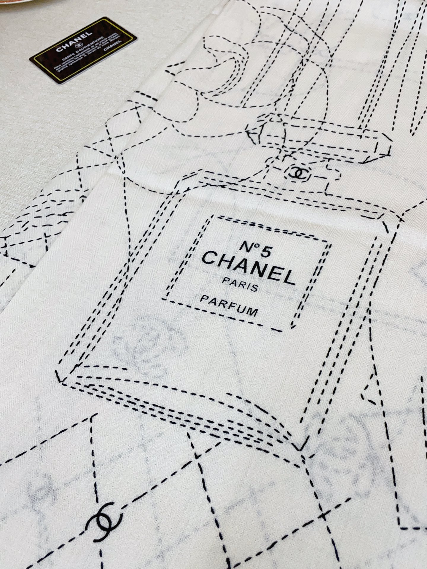 ✨✨【双面同色 丝毛款】小香 羊绒方巾‼️抢‼️VIP推荐 ‼️👍下手一定要快【高端 大爱 ‼️纯羊绒 