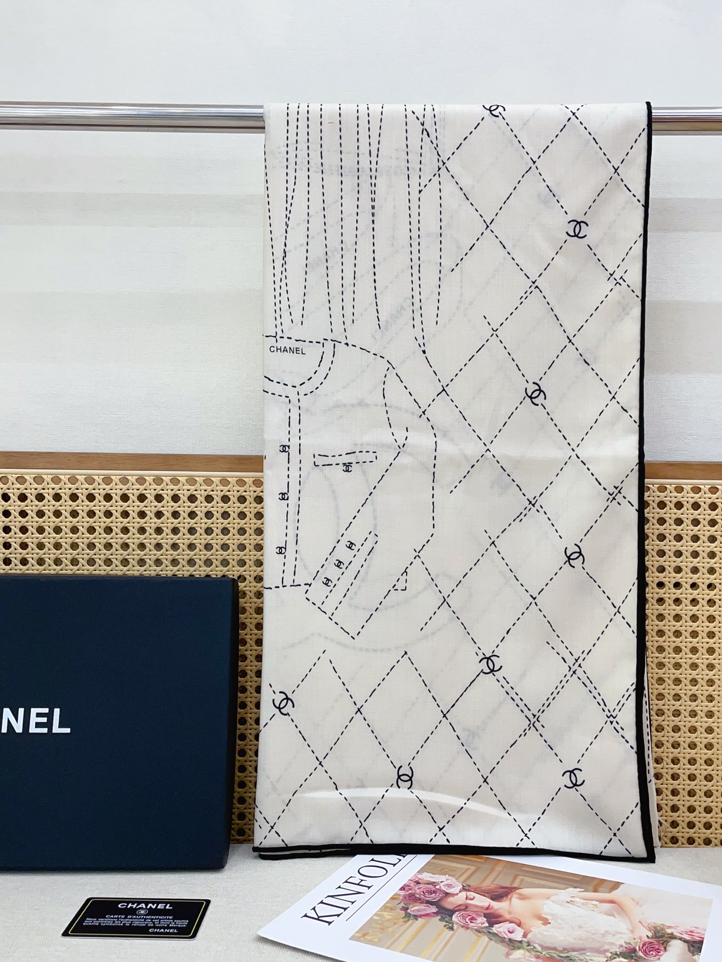 ✨✨【双面同色 丝毛款】小香 羊绒方巾‼️抢‼️VIP推荐 ‼️👍下手一定要快【高端 大爱 ‼️纯羊绒 