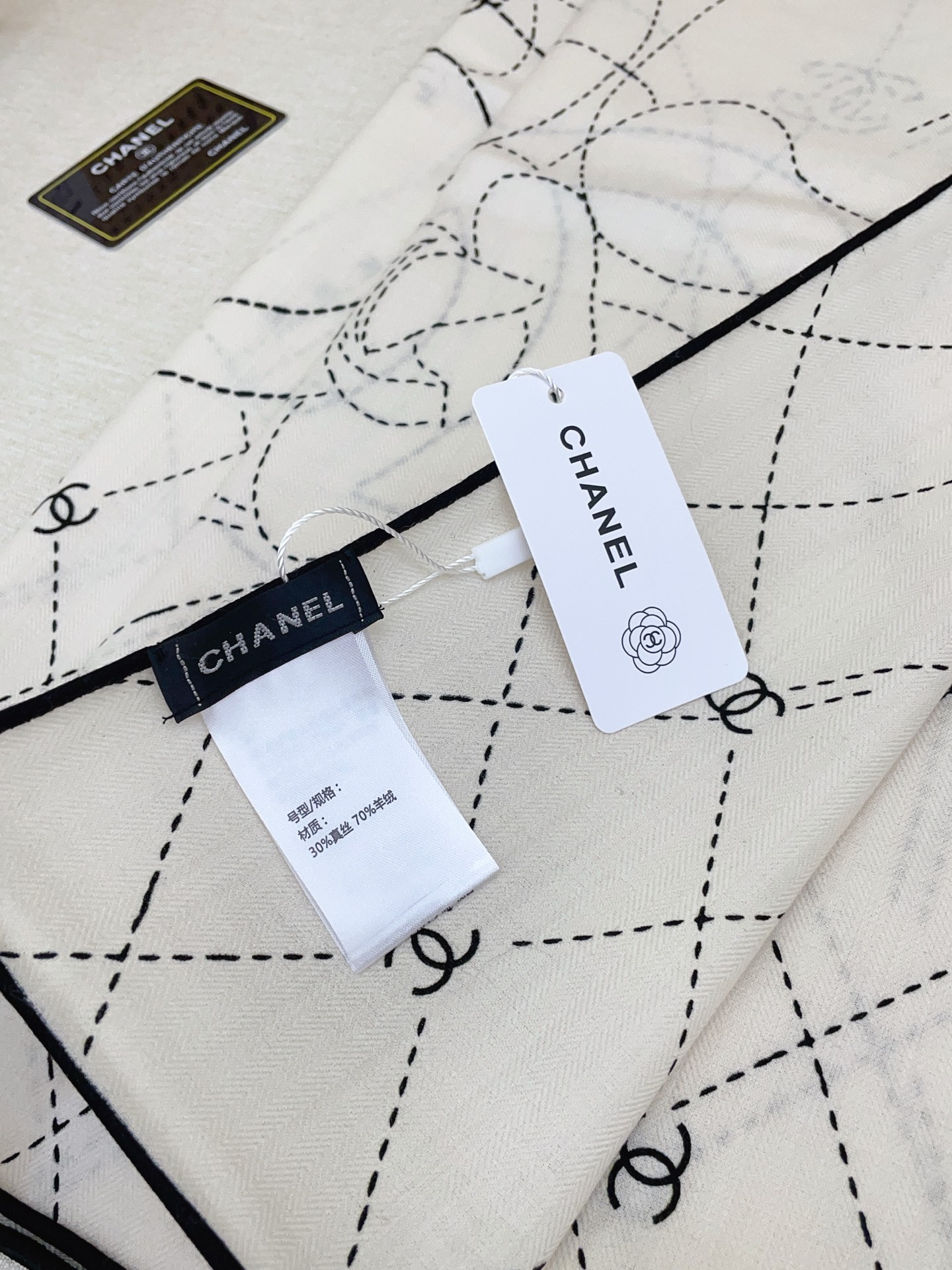 ✨✨【双面同色 丝毛款】小香 羊绒方巾‼️抢‼️VIP推荐 ‼️👍下手一定要快【高端 大爱 ‼️纯羊绒 