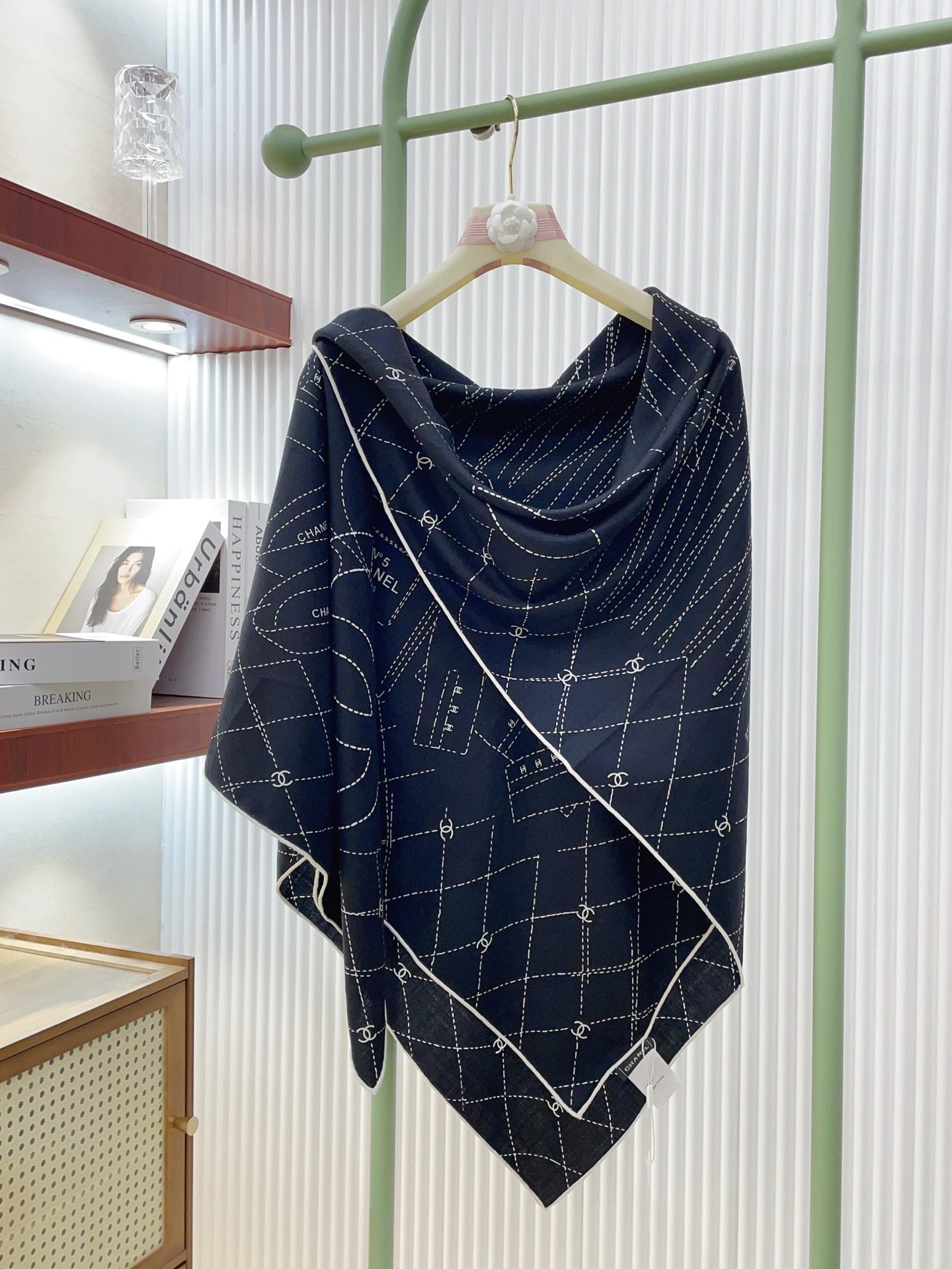 ✨✨【双面同色 丝毛款】小香 羊绒方巾‼️抢‼️VIP推荐 ‼️👍下手一定要快【高端 大爱 ‼️纯羊绒 