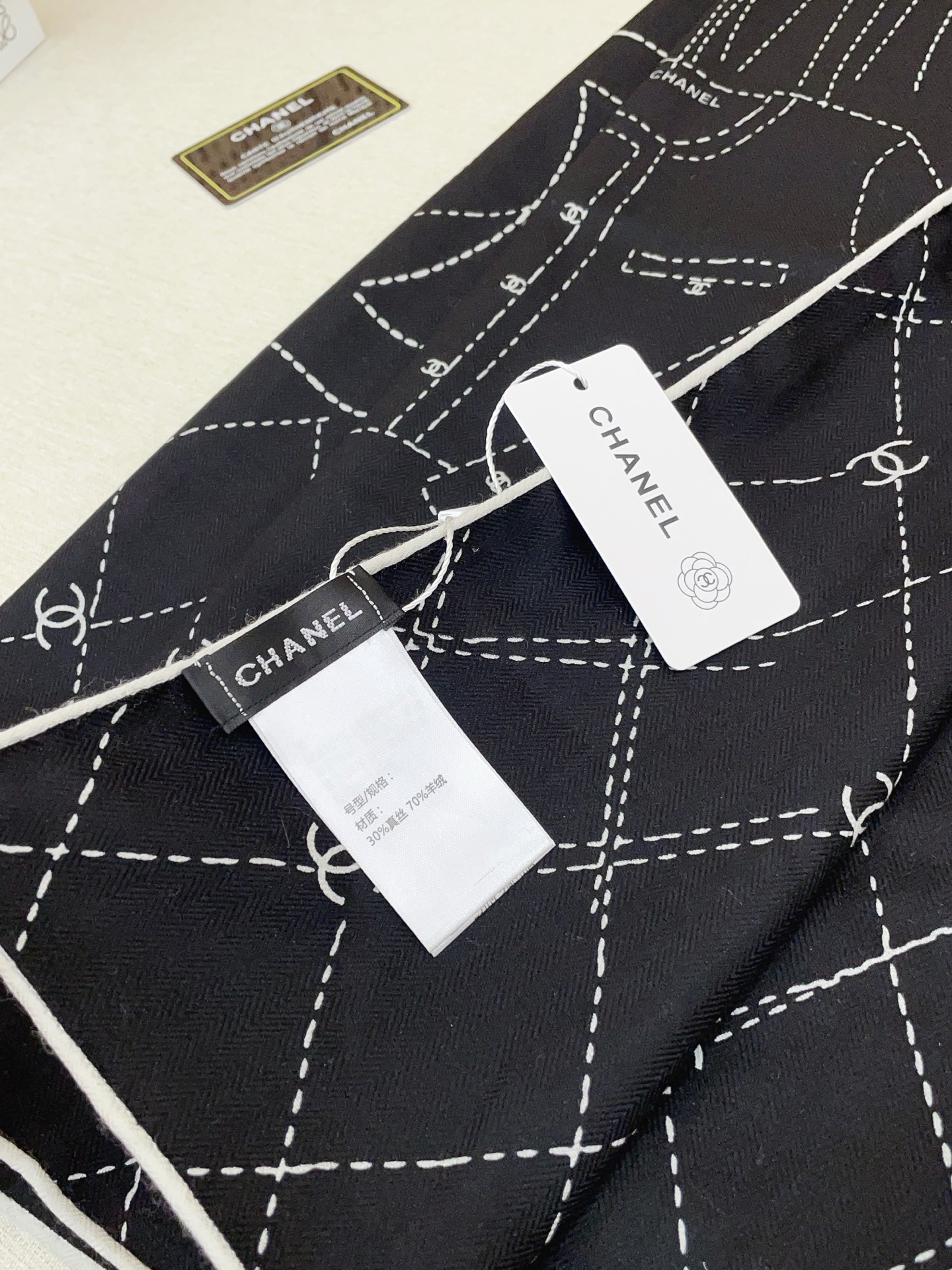 ✨✨【双面同色 丝毛款】小香 羊绒方巾‼️抢‼️VIP推荐 ‼️👍下手一定要快【高端 大爱 ‼️纯羊绒 