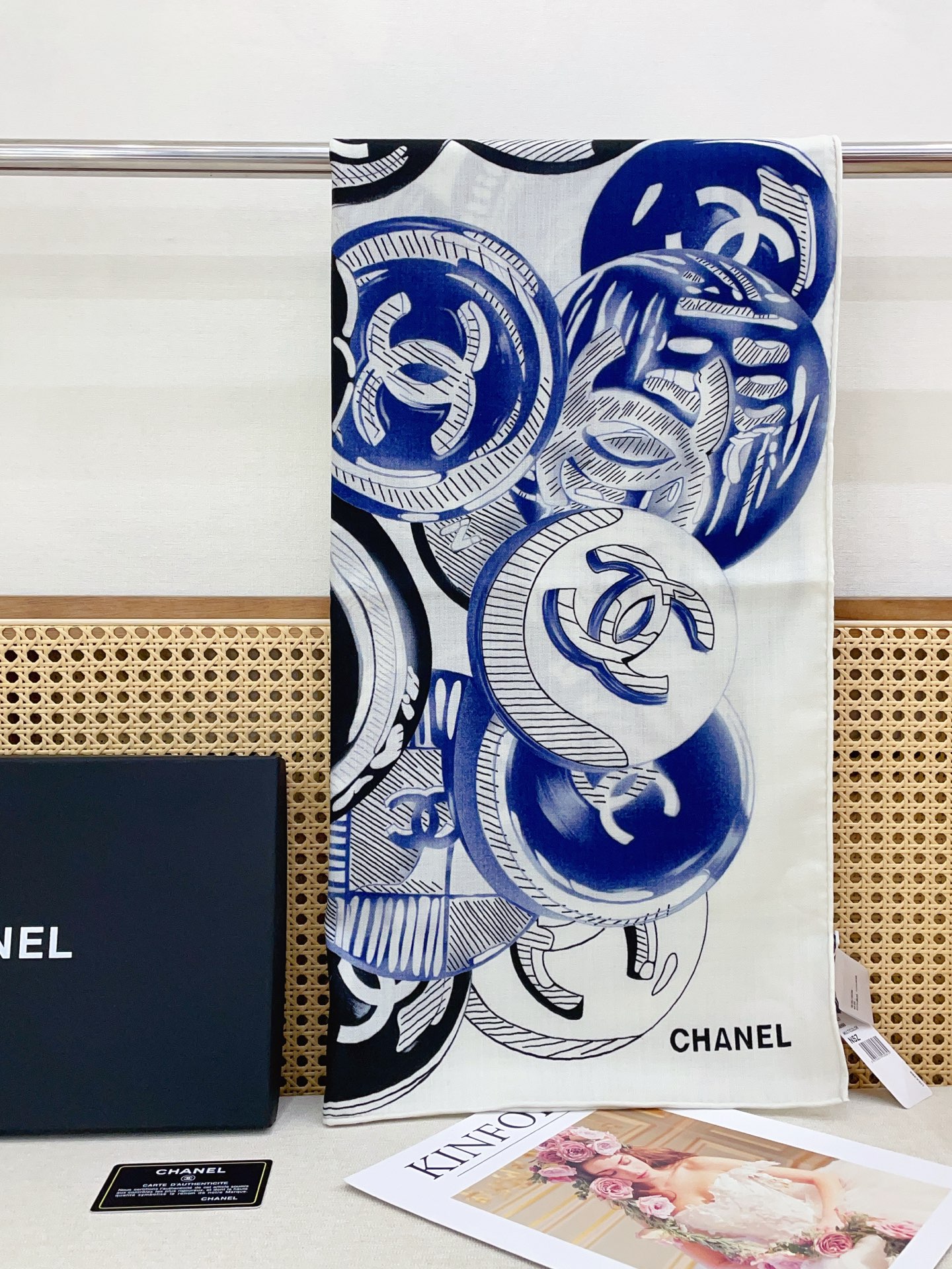 ✨✨【双面同色 丝毛款】小香 羊绒方巾‼️抢‼️VIP推荐 ‼️👍下手一定要快【高端 大爱 ‼️纯羊绒 