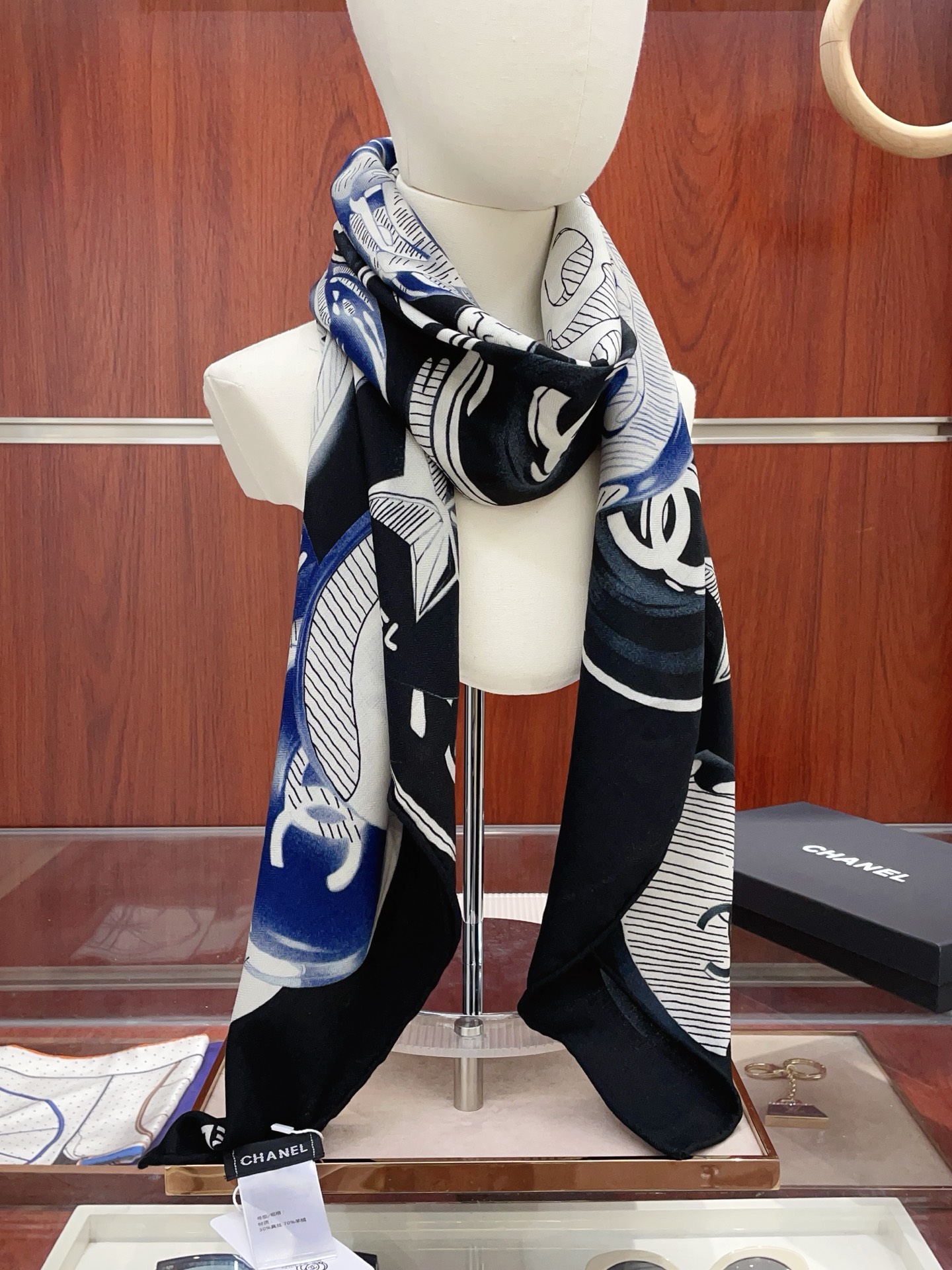 NO:603033,[Double-sided same color, silk wool style] Xiaoxiang cashmere square scarf grab VIP recommendation, be sure to buy it quickly [high-end love pure cashmere, baby touch is comfortable, it is a woman's stunner, very few goods can be used in all seasons, it is really beautiful and makes people very, very excited. The upper body effect is simply beautiful. The quality is perfect. The whole scarf gives a big-name aura and is very delicate and beautiful at the same time. It is definitely a new style worth buying. Once you get the real thing, you will be glad that you are a woman's perfect product.  It is worth appreciating the perfect temperament and taste. Ditails are preferred by VIPs. Upper size 140*140cm.70 cashmere silk high version scarf, high version scarf, real silk19860909【双面同色 丝毛款】小香 羊绒方巾抢VIP推荐 下手一定要快【高端 大爱 纯羊绒 婴儿触感舒服到飞女人尤物 货极少 四季都可以用真心美的让人非常非常心动 上身效果简直美翻了 品质非常完美 整个围巾给人大牌气场的同时又非常精致秀丽绝对值得入手的新款 实物一拿到就会庆幸自己是女人的绝美好货 值得品鉴完美气质品味Ditails首选VIP们 上尺寸140*140cm.70羊绒真丝高版本围巾,高版本围巾,real silk,scarf