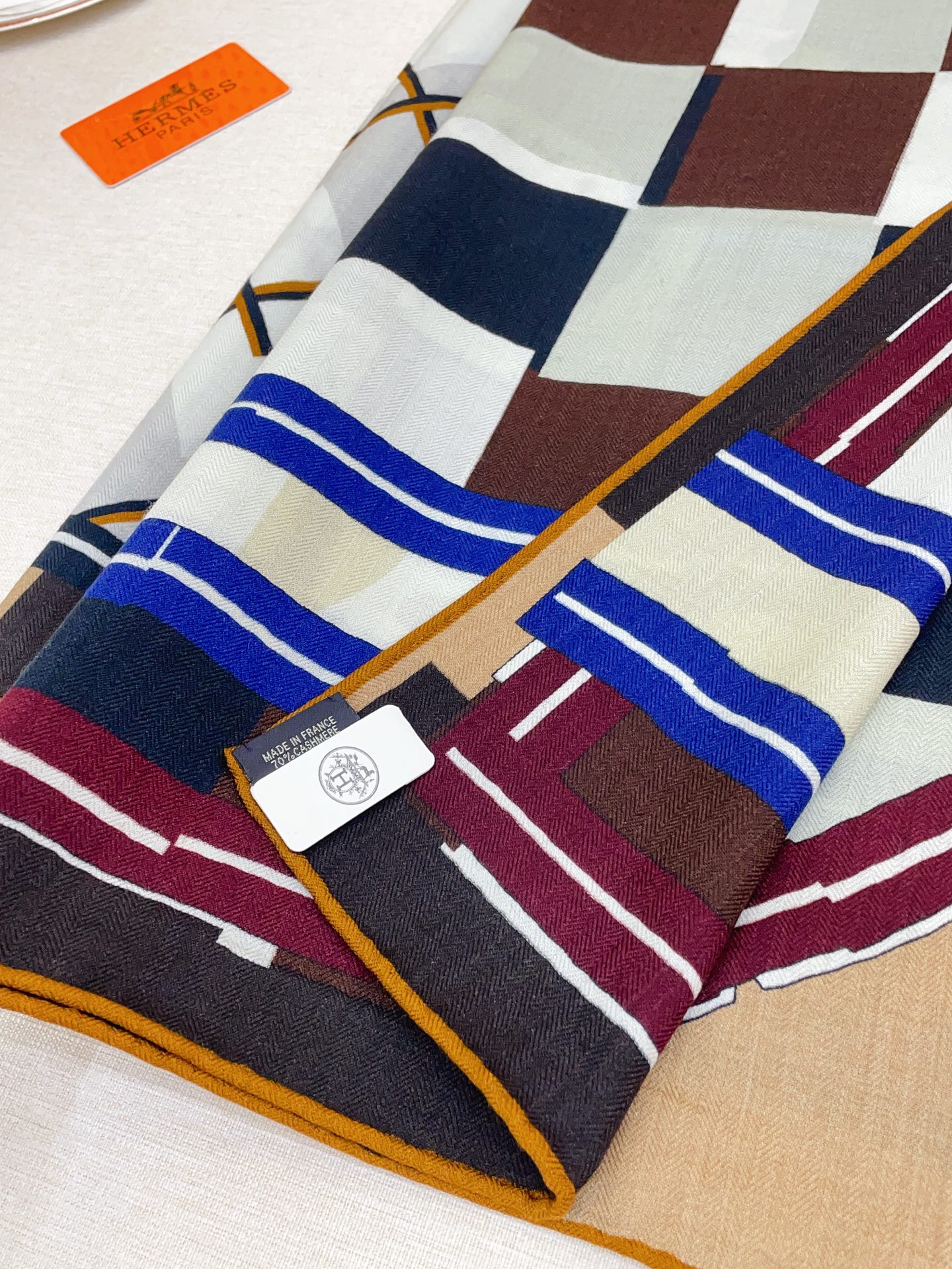 ✨✨【双面同色 丝毛款】H家羊绒新款 买了都说好看‼️推荐💕【格纹马面罩 140】羊绒方巾‼️H家ZG爆