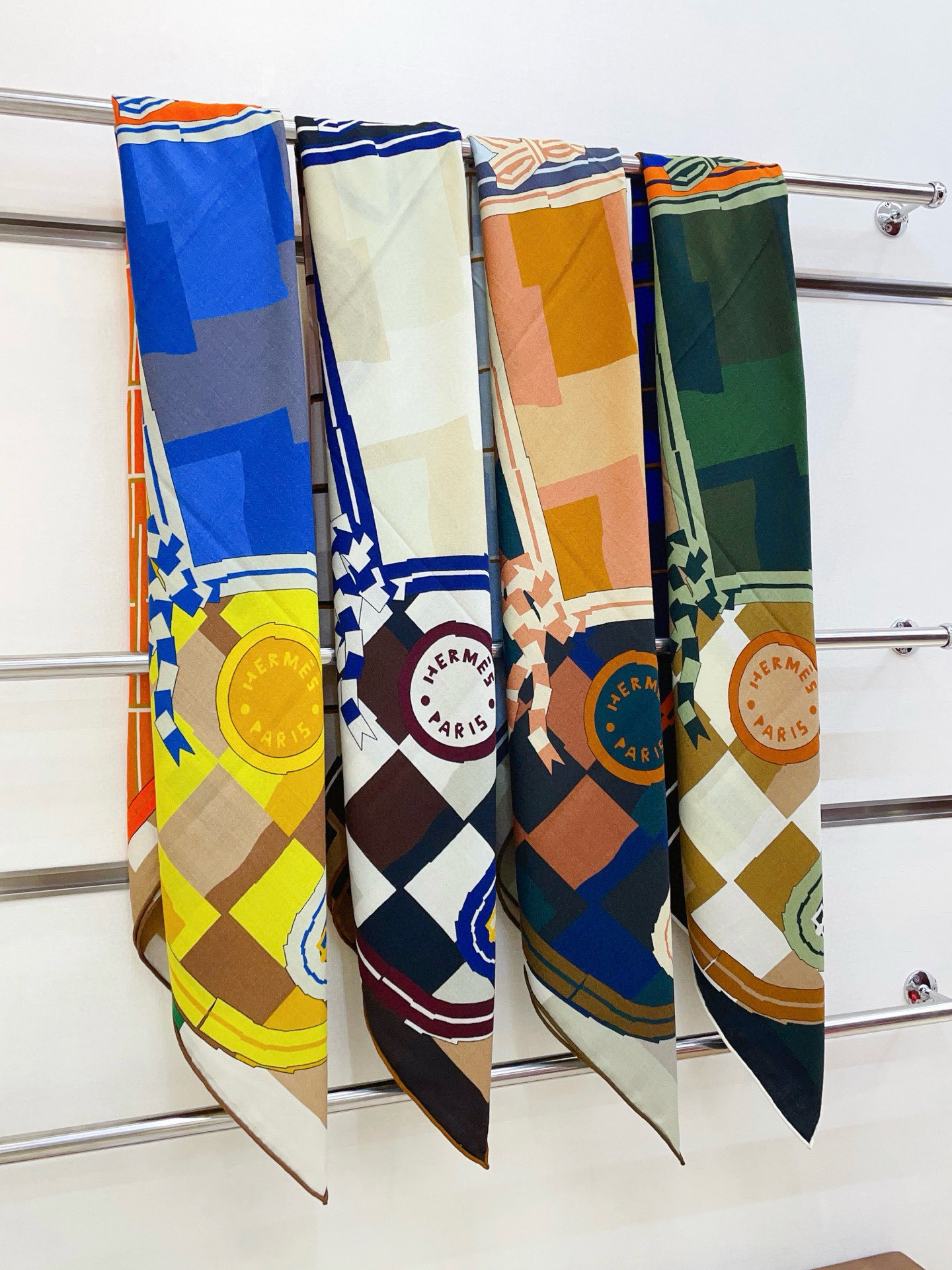 ✨✨【双面同色 丝毛款】H家羊绒新款 买了都说好看‼️推荐💕【格纹马面罩 140】羊绒方巾‼️H家ZG爆