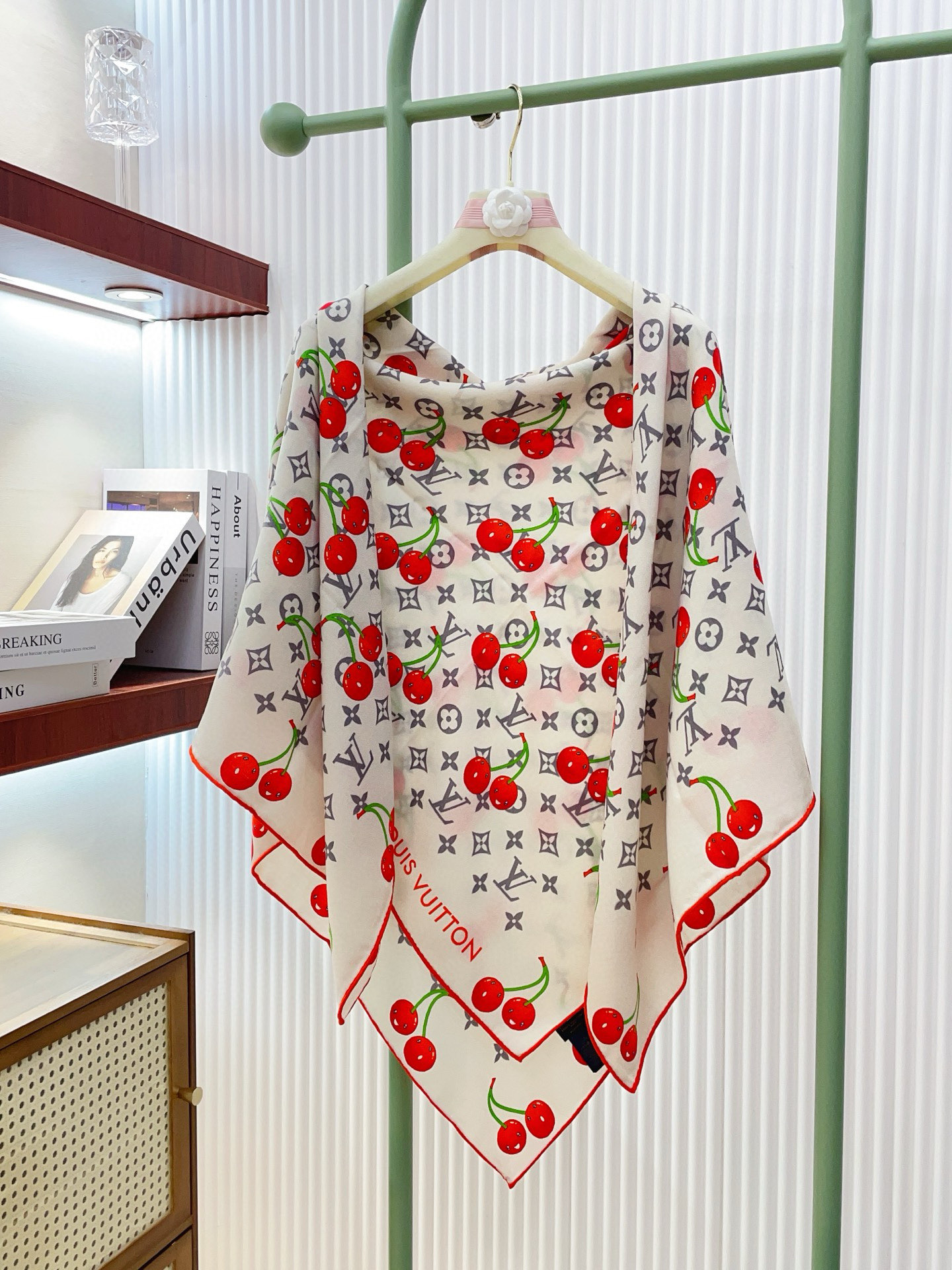 ✨✨【双面同色 丝毛款】L家羊绒新款 买了都说好看‼️推荐💕双面同色羊绒方巾‼️驴家ZG爆款🎁💟立体呈现