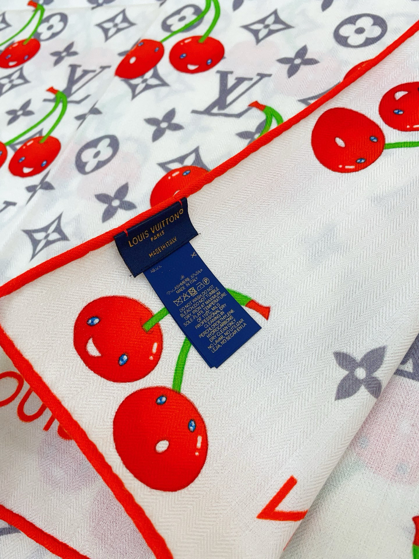 ✨✨【双面同色 丝毛款】L家羊绒新款 买了都说好看‼️推荐💕双面同色羊绒方巾‼️驴家ZG爆款🎁💟立体呈现