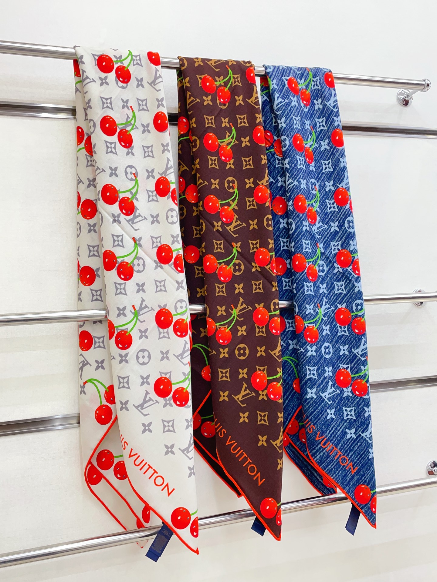 ✨✨【双面同色 丝毛款】L家羊绒新款 买了都说好看‼️推荐💕双面同色羊绒方巾‼️驴家ZG爆款🎁💟立体呈现