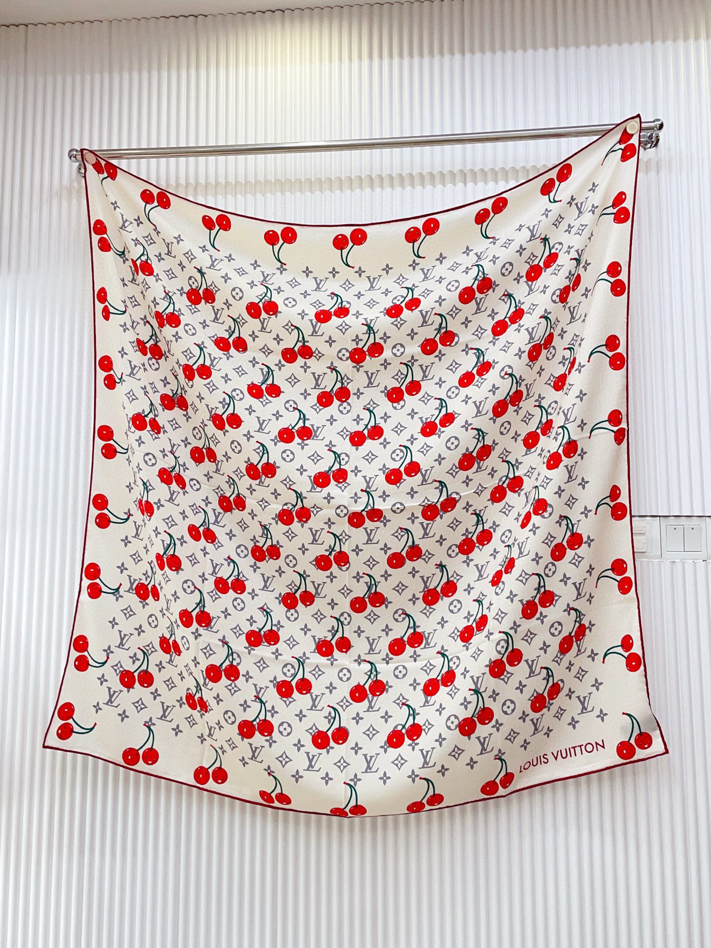 ✨✨【双面同色 丝毛款】L家羊绒新款 买了都说好看‼️推荐💕双面同色羊绒方巾‼️驴家ZG爆款🎁💟立体呈现