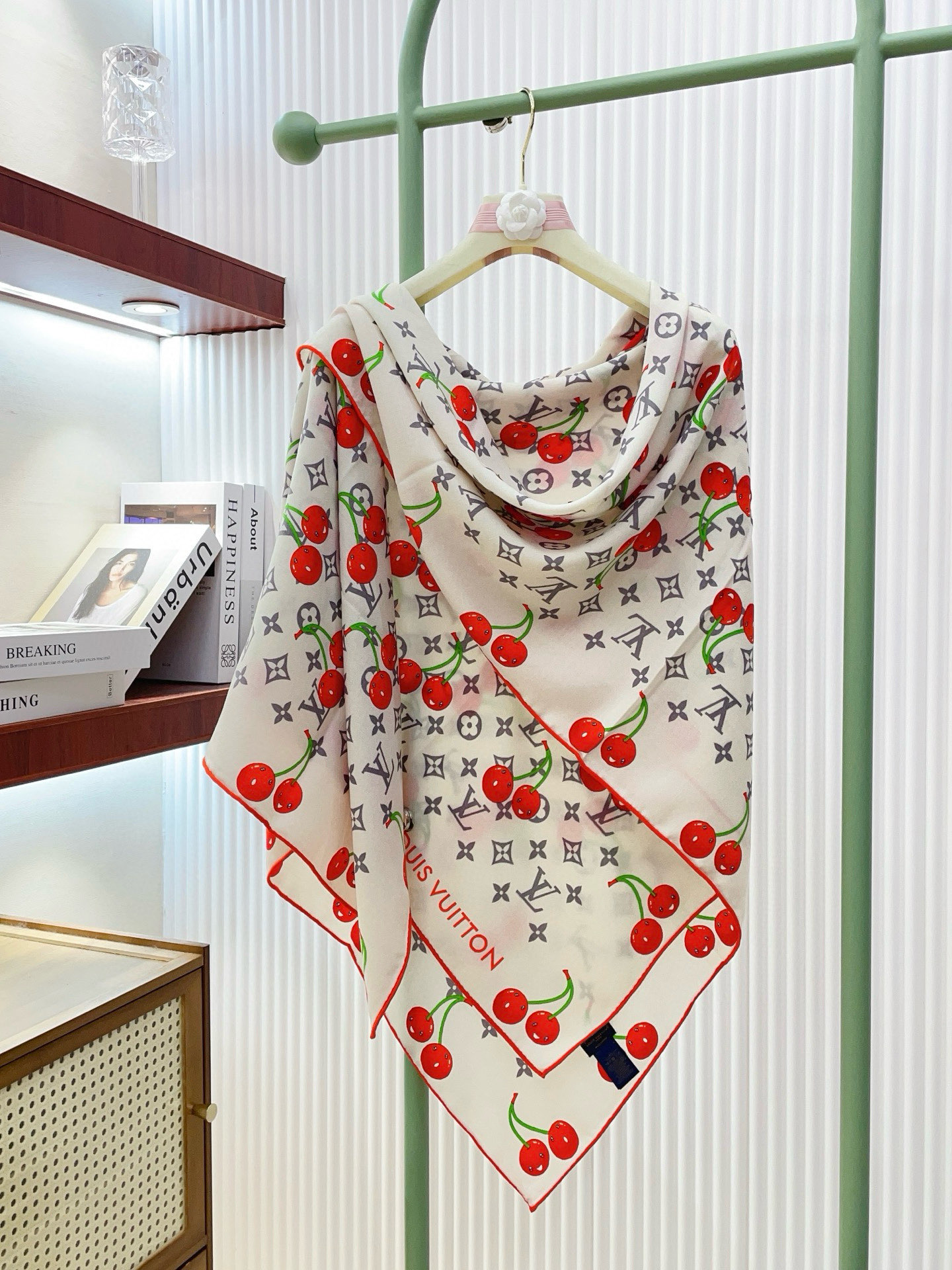 ✨✨【双面同色 丝毛款】L家羊绒新款 买了都说好看‼️推荐💕双面同色羊绒方巾‼️驴家ZG爆款🎁💟立体呈现