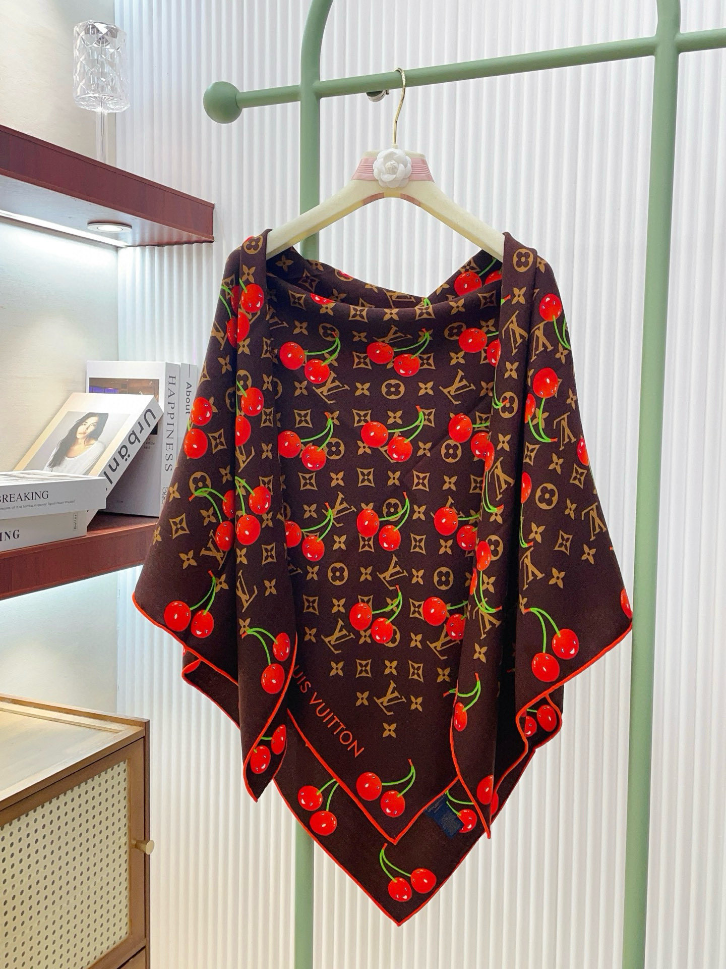 ✨✨【双面同色 丝毛款】L家羊绒新款 买了都说好看‼️推荐💕双面同色羊绒方巾‼️驴家ZG爆款🎁💟立体呈现